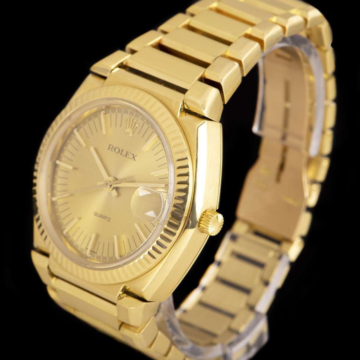 A Very Rare Limited Edition 39 mm 18k Yellow Gold Texan Beta 21 Vintage Gents Wristwatch, champagne dial with applied hour markers, date at 3 0'clock, centre sweeping seconds hand, a fixed 18k yellow gold fluted bezel, an 18k yellow gold integrated