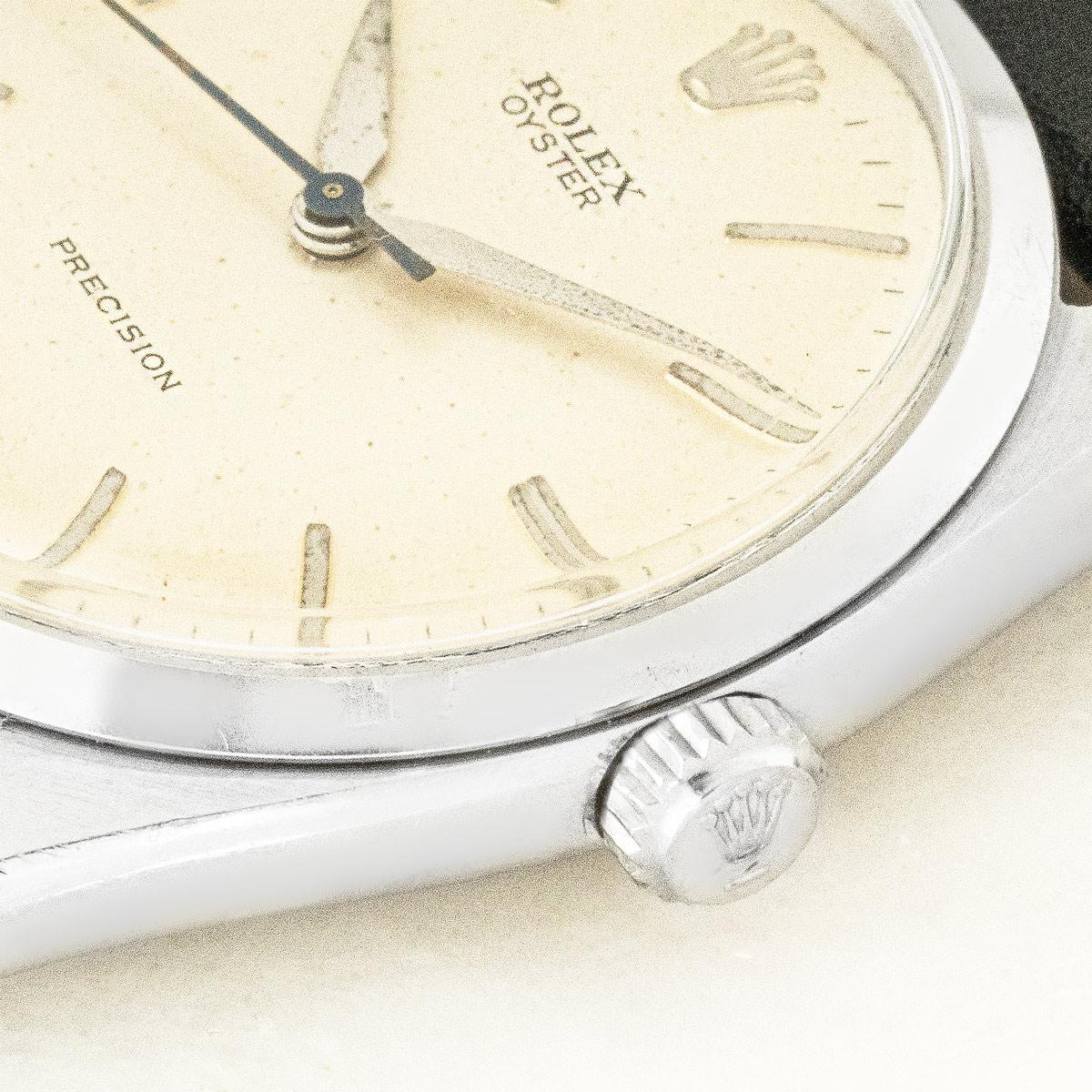 Raro reloj de pulsera de acero inoxidable Rolex Oyster antichoque Ref 6484 de cuerda manual. Con una esfera plateada envejecida de 50 metros, muy poco común, con marcadores horarios aplicados de estilo daga y números arábigos aplicados en cada