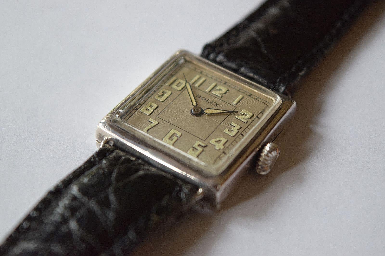 Rolex Seltene quadratische silberne Vintage-Uhr mit sehr attraktivem Zifferblatt im Angebot 3