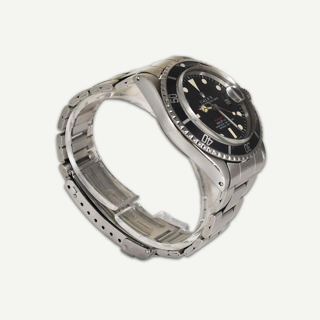 Herren-Edelstahl, Submariner mit seltenem schwarzen Zifferblatt mit Submariner-Aufdruck in roter Linie.
Modell 1680, Seriennummer 3784034 aus dem Jahr 1974.
Aus den Original-Garantieunterlagen geht hervor, dass er 1976 verkauft wurde.
Das