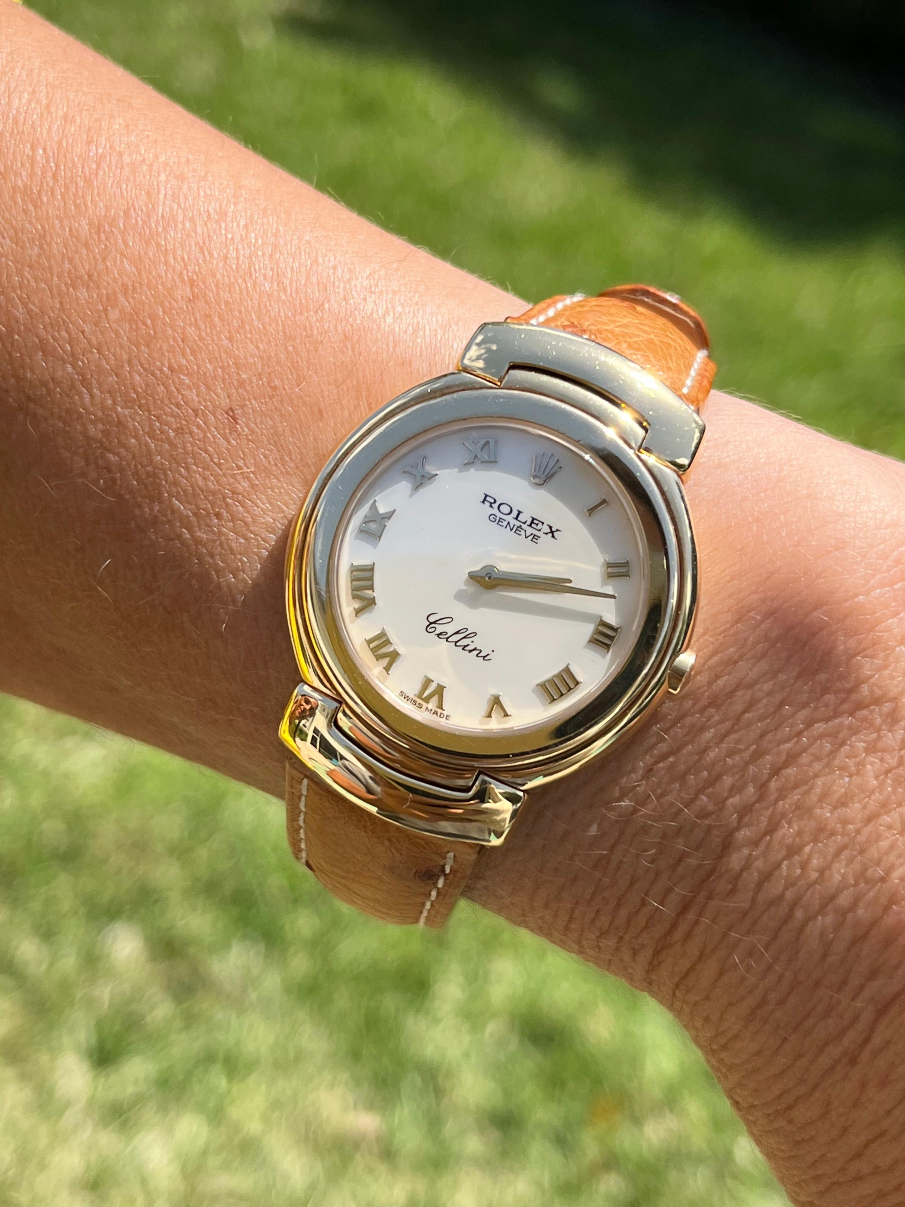 18 karat gold Rolex Cellini ref. 6622 with all original Rolex parts. Featuring an adjustable brown leather strap, 18k gold deployment clasp, and a push/pill crown. 8 jewel, caliber 6620, quartz movement. This vintage Rolex Cellini is in excellent,