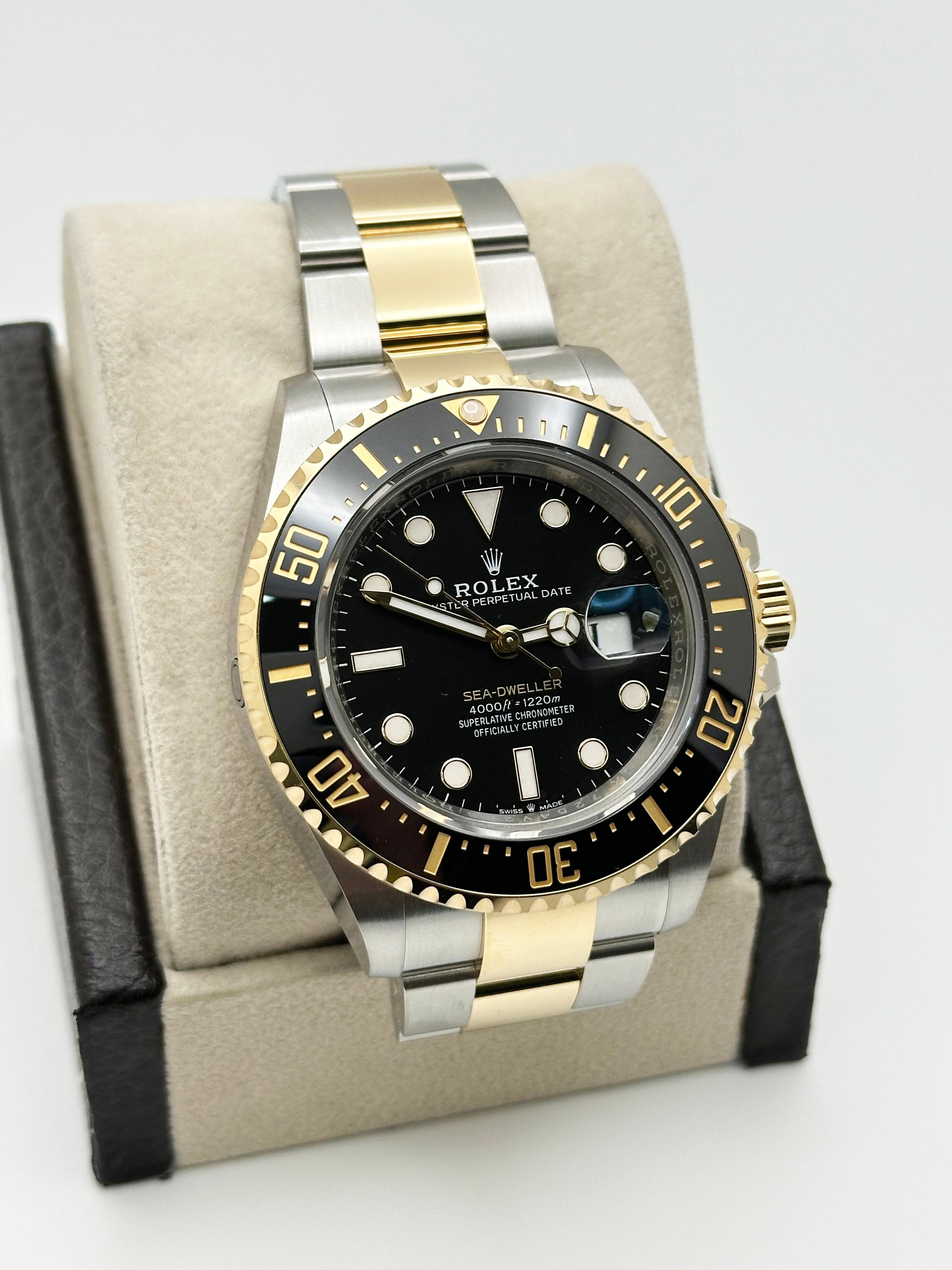 Rolex Sea Dweller 126603 Oro giallo 18 carati Acciaio Scatola Carta 43mm In condizioni ottime in vendita a San Diego, CA