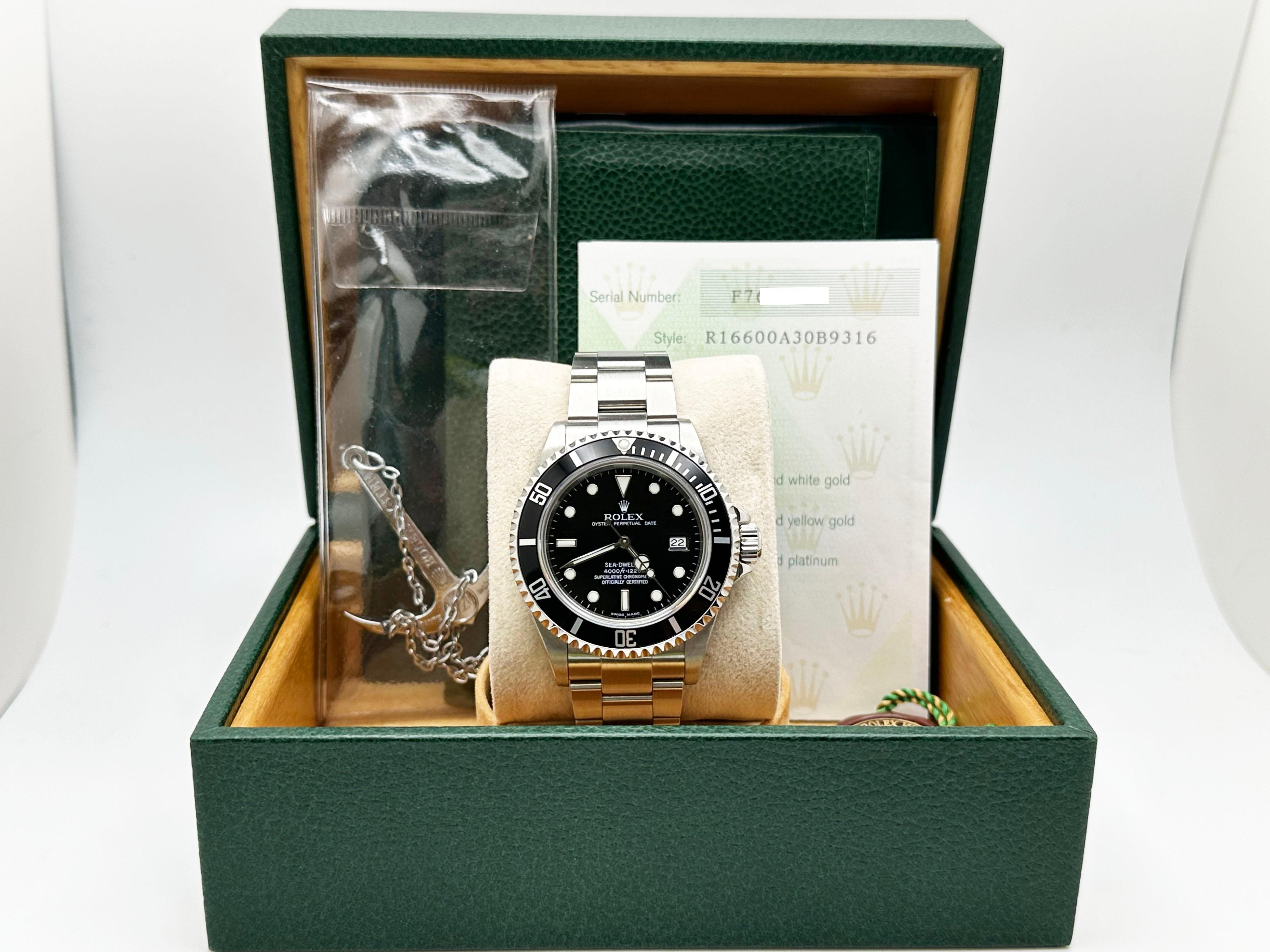 Número de estilo: 16600 



De serie: F70***



Año: 2005

 

Model No: Rolex Sea Dweller 

 

Material de la caja: Acero inoxidable 

 

Banda: Acero inoxidable 

  

Bisel: Bisel negro 

  

Esfera: Esfera negra 

 

Cara: Cristal de zafiro 

