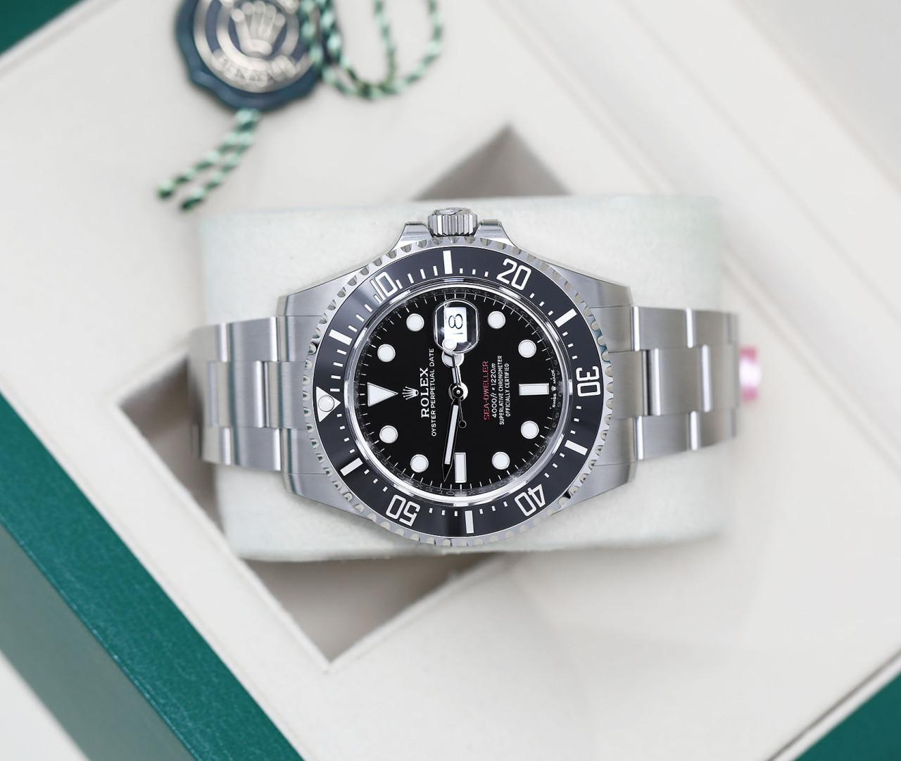 Rolex Sea-Dweller 43mm 126600 Edelstahl-Uhr mit schwarzem Zifferblatt UNWORN im Zustand „Neu“ im Angebot in New York, NY