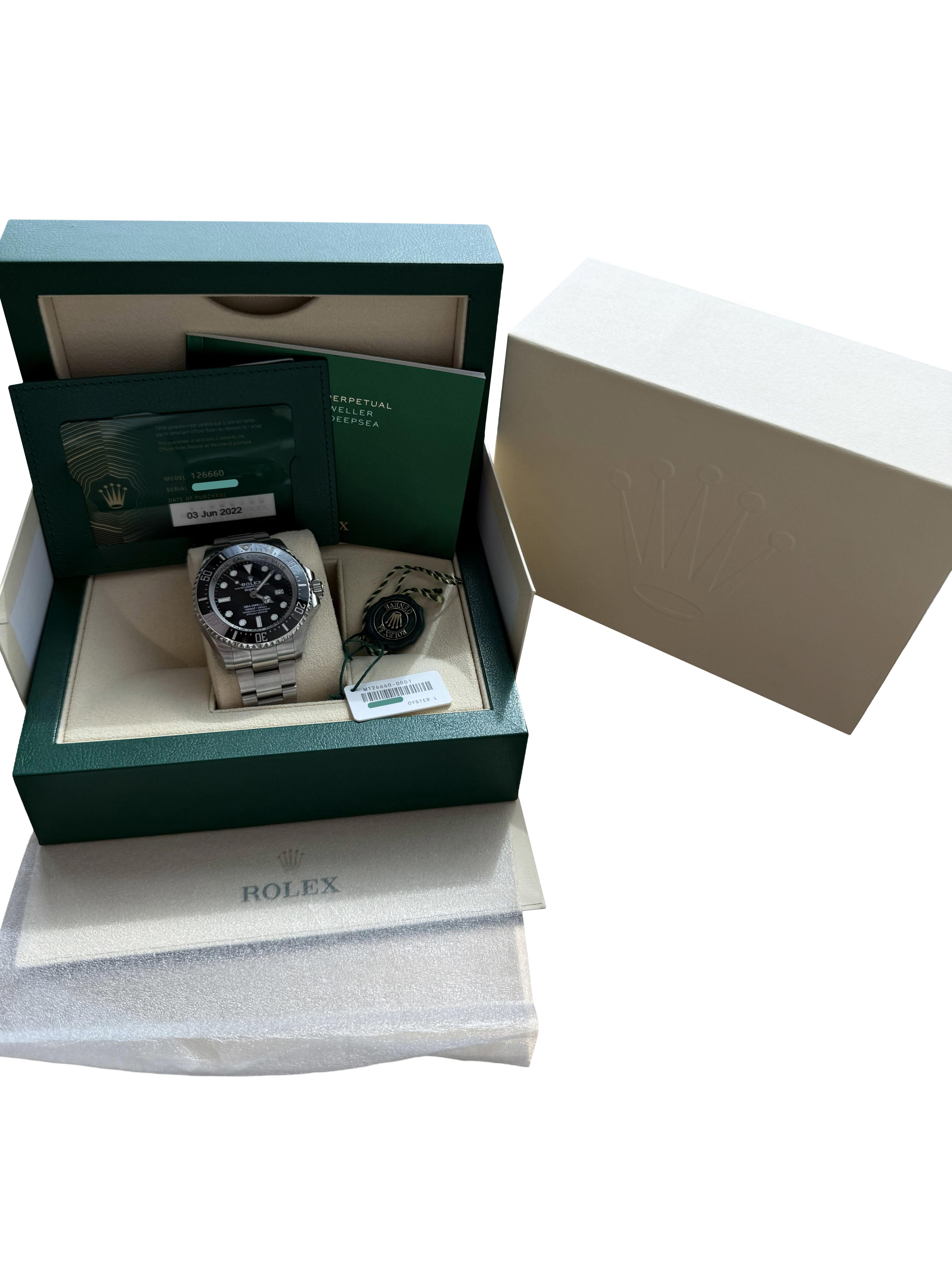 Rolex Seadweller Deepsea 44 Quadrante Nero Orologio Uomo Steele 126660. Cronometro certificato ufficialmente, movimento automatico a carica automatica. Cassa oyster in acciaio inossidabile di 44 mm di diametro. Logo Rolex sulla corona. Speciale