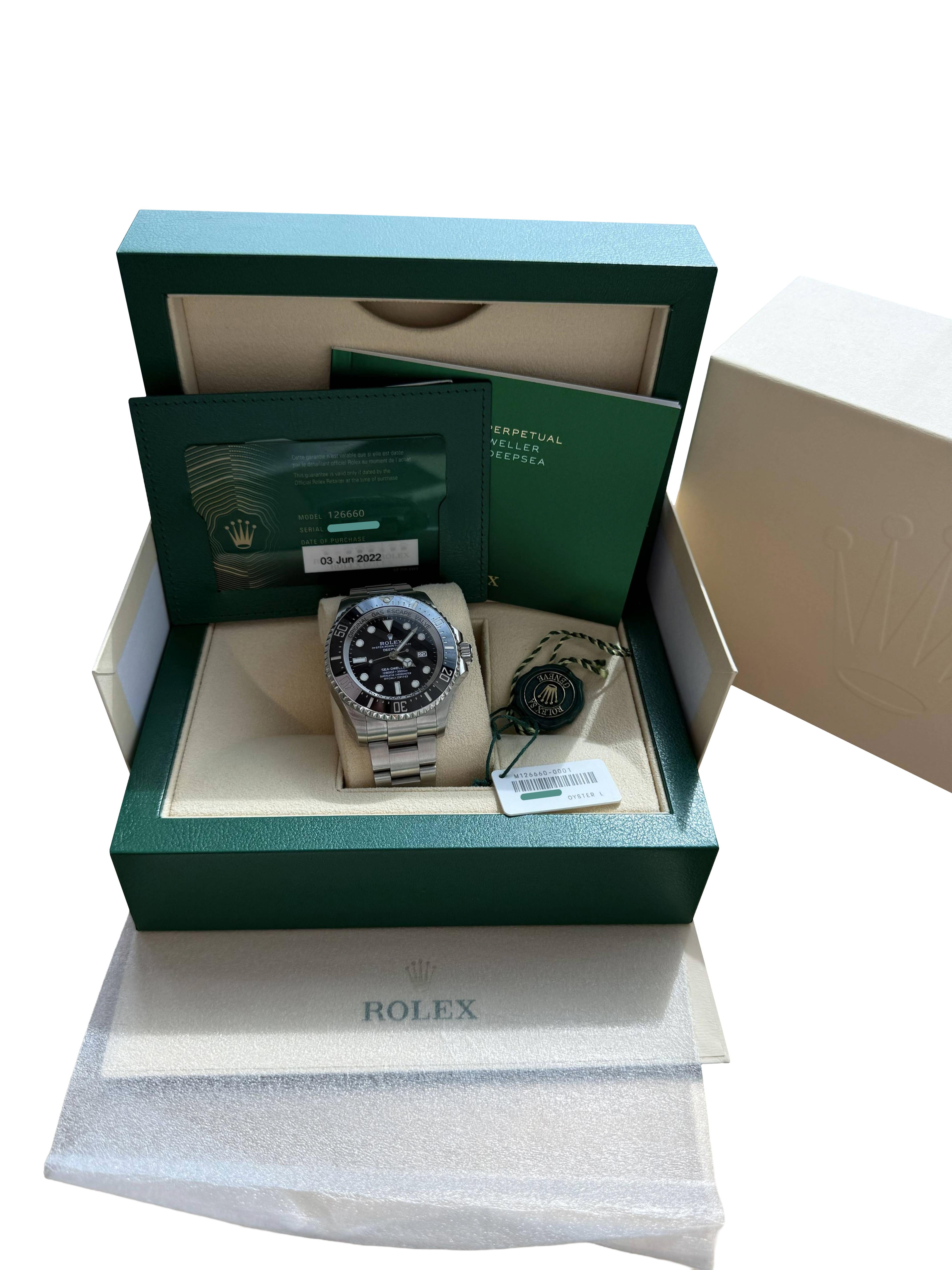 Rolex Sea-Dweller Deepsea 44mm Quadrante nero Orologio Oyster in acciaio inossidabile 126660 In condizioni ottime in vendita a Aventura, FL