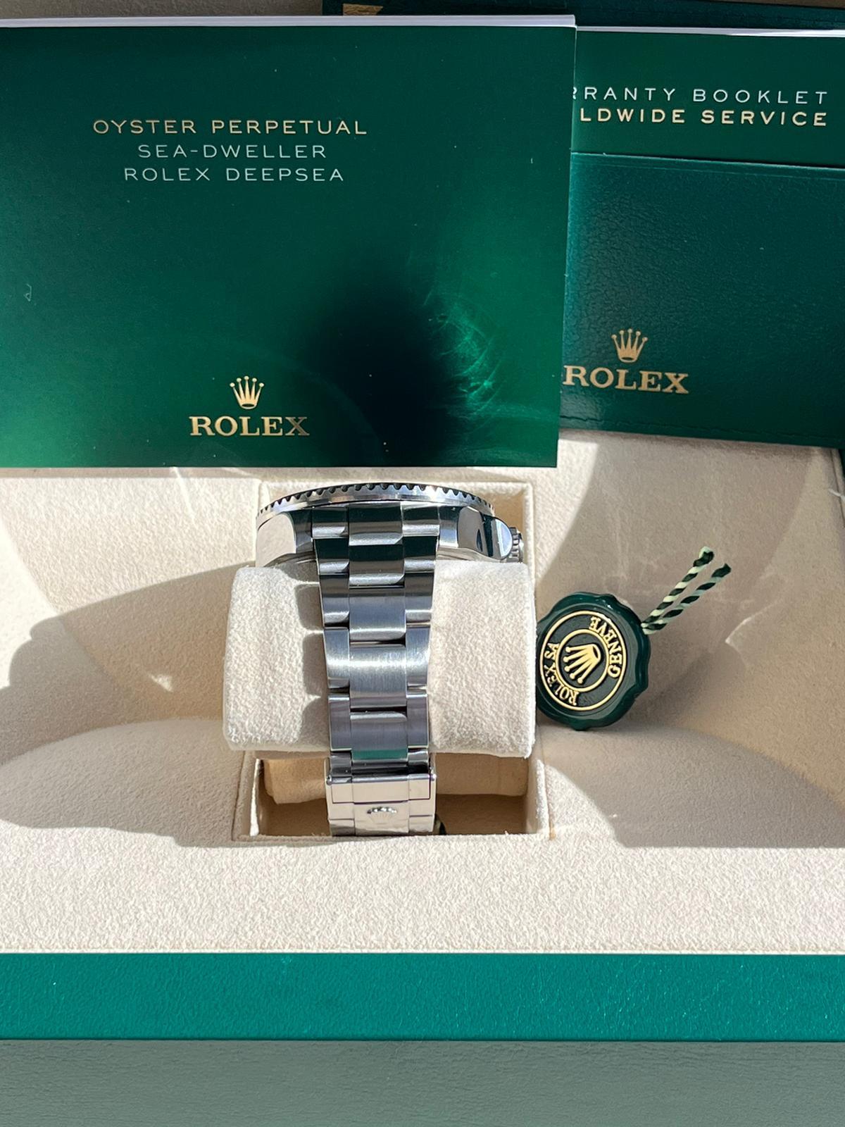 Rolex Sea-Dweller Deepsea 44mm Ceramic Bezel Black Dial Oystersteel Montre 116660 en vente 8