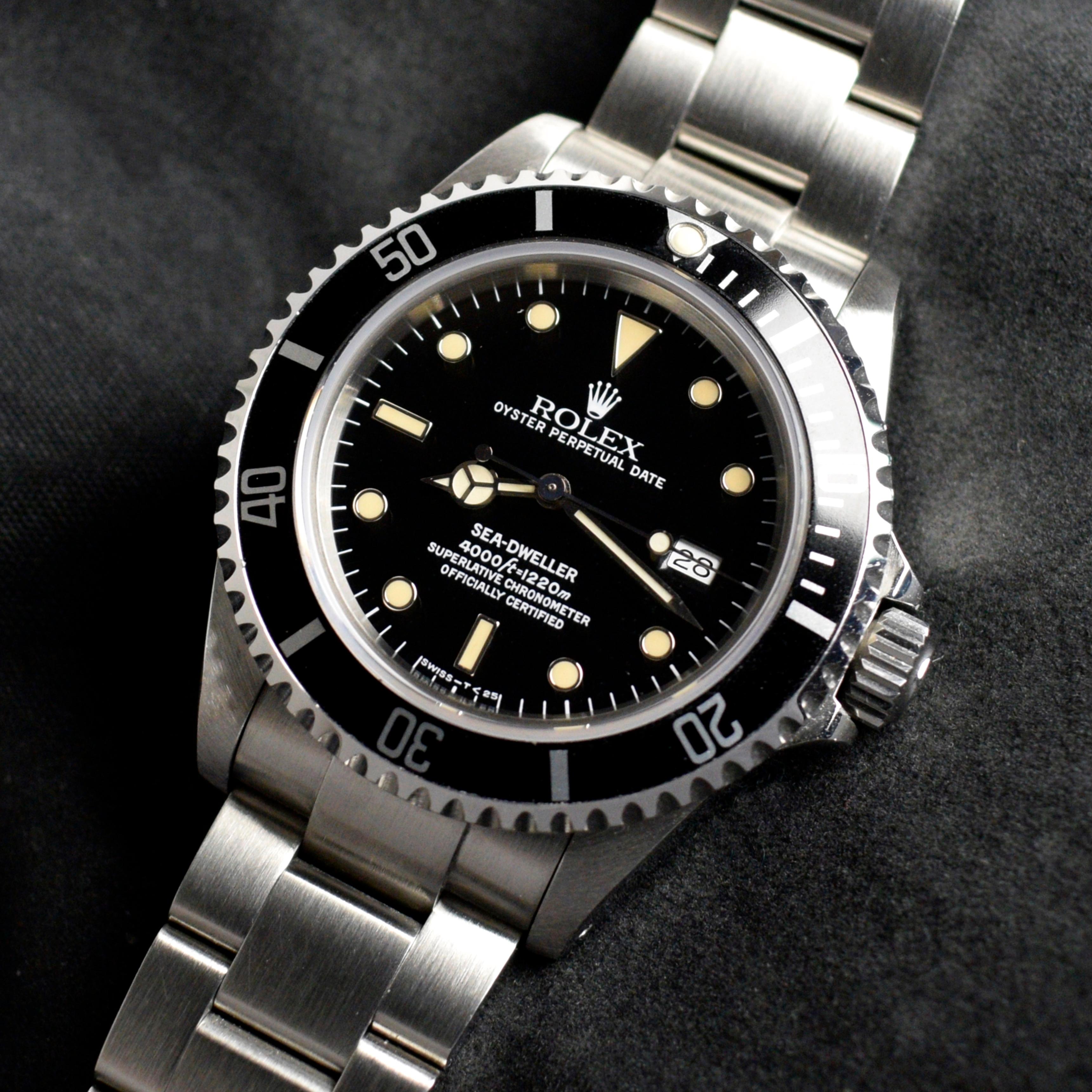 Rolex Sea-Dweller Submariner Creamy 16600 Steel Automatic Watch w/Paper, 1991 In Good Condition For Sale In Central & Western District, HK