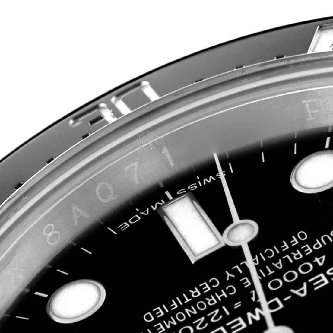 Rolex Seadweller 4000 Automatic Steel Mens Watch 116600. Mouvement automatique à remontage automatique, officiellement certifié chronomètre. Boîtier oyster en acier inoxydable de 40.0 mm de diamètre. Logo Rolex sur une couronne. Lunette tournante