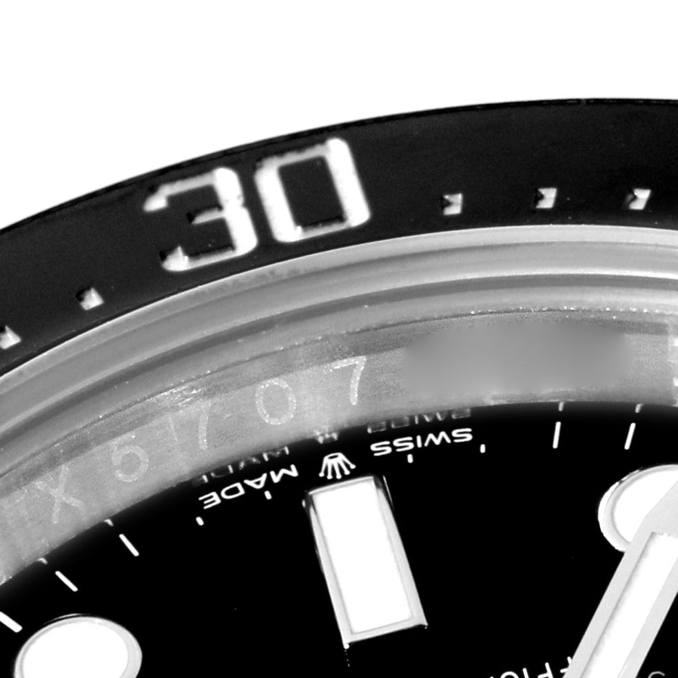 Rolex Seadweller 43mm 50th Anniversary Steel Herrenuhr 126600 Box Card. Offiziell zertifiziertes Chronometerwerk mit automatischem Aufzug. Austerngehäuse aus Edelstahl mit einem Durchmesser von 43 mm. Rolex Logo auf der Krone. Einseitig drehbare