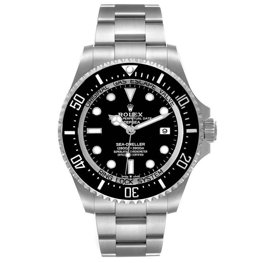 Rolex Seadweller Deepsea 44 Black Dial Steel Mens Watch 136660 Unworn. Mouvement automatique à remontage automatique, officiellement certifié chronomètre. Boîtier oyster en acier inoxydable de 44 mm de diamètre. Logo Rolex sur la couronne. Lunette