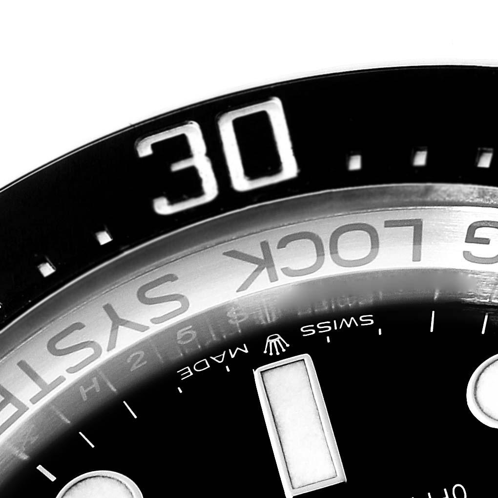 Rolex Seadweller Deepsea 44 Cameron D-Blue Dial Steel Mens Watch 136660 Box Card. Offiziell zertifiziertes Chronometerwerk mit automatischem Aufzug. Austerngehäuse aus Edelstahl mit einem Durchmesser von 44 mm. Rolex Logo auf der Krone. Spezielle