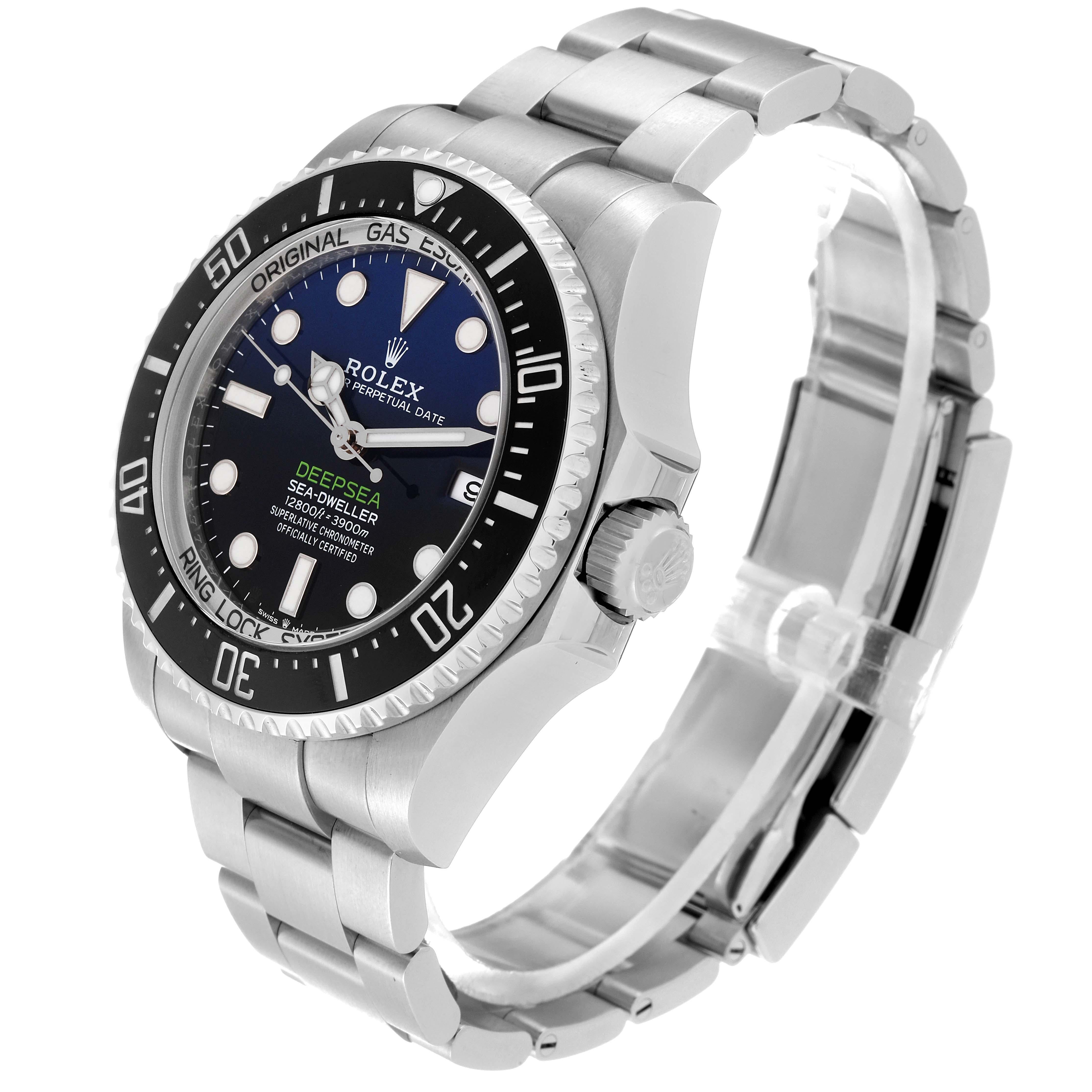 Rolex Seadweller Deepsea 44 Cameron D-Blue Dial Steel Mens Watch 136660 Box Card. Offiziell zertifiziertes Chronometerwerk mit automatischem Aufzug. Austerngehäuse aus Edelstahl mit einem Durchmesser von 44 mm. Rolex Logo auf der Krone. Spezielle