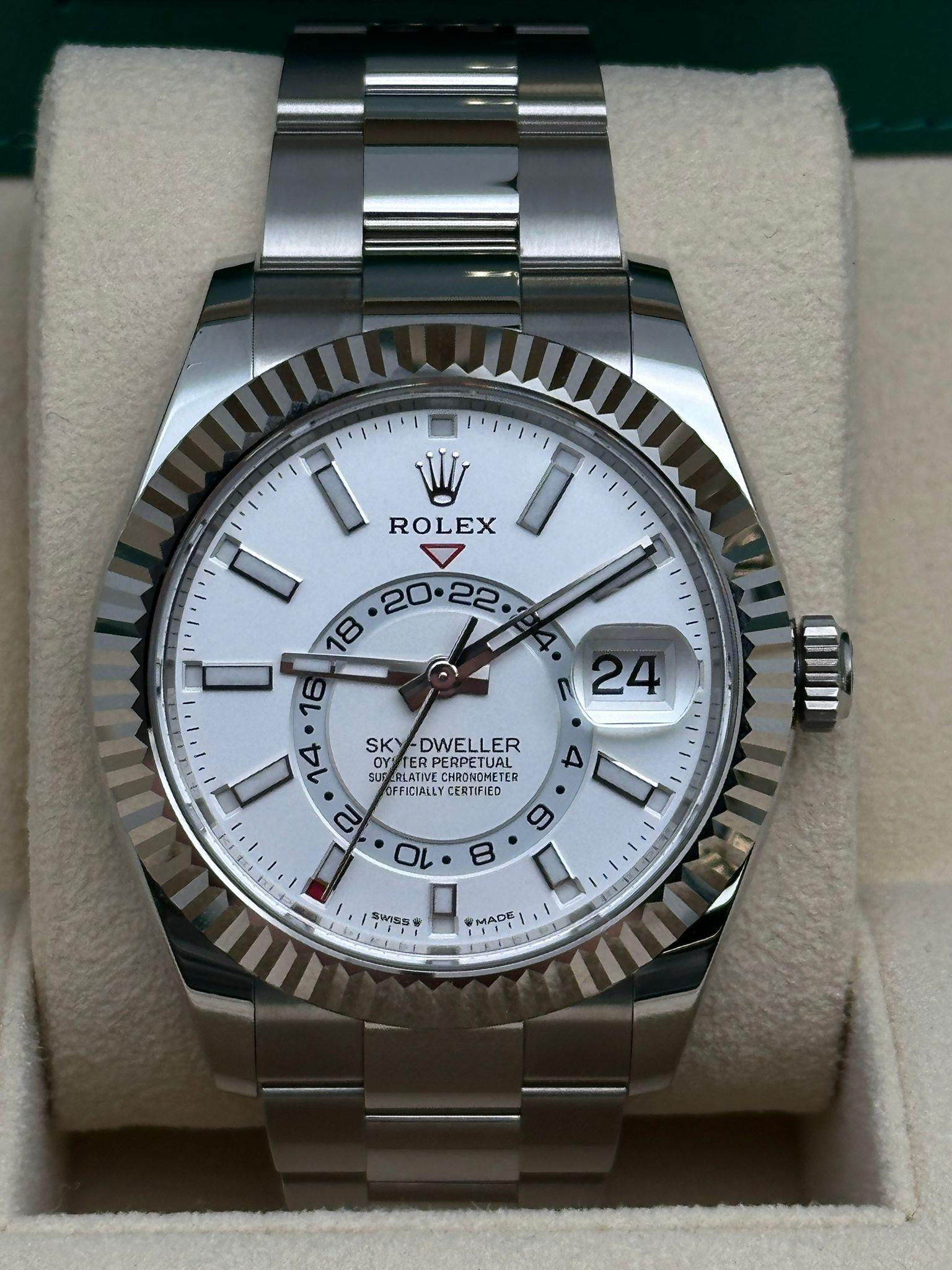 Brand new 2024 card. Comes with the original box and papers.

Brand: Rolex
Country/Region of Manufacture: Switzerland

Watch Type:
Type: Wristwatch
Department: Men
Style: Luxury

Model Information:
Model Number: 336934
Model: Rolex