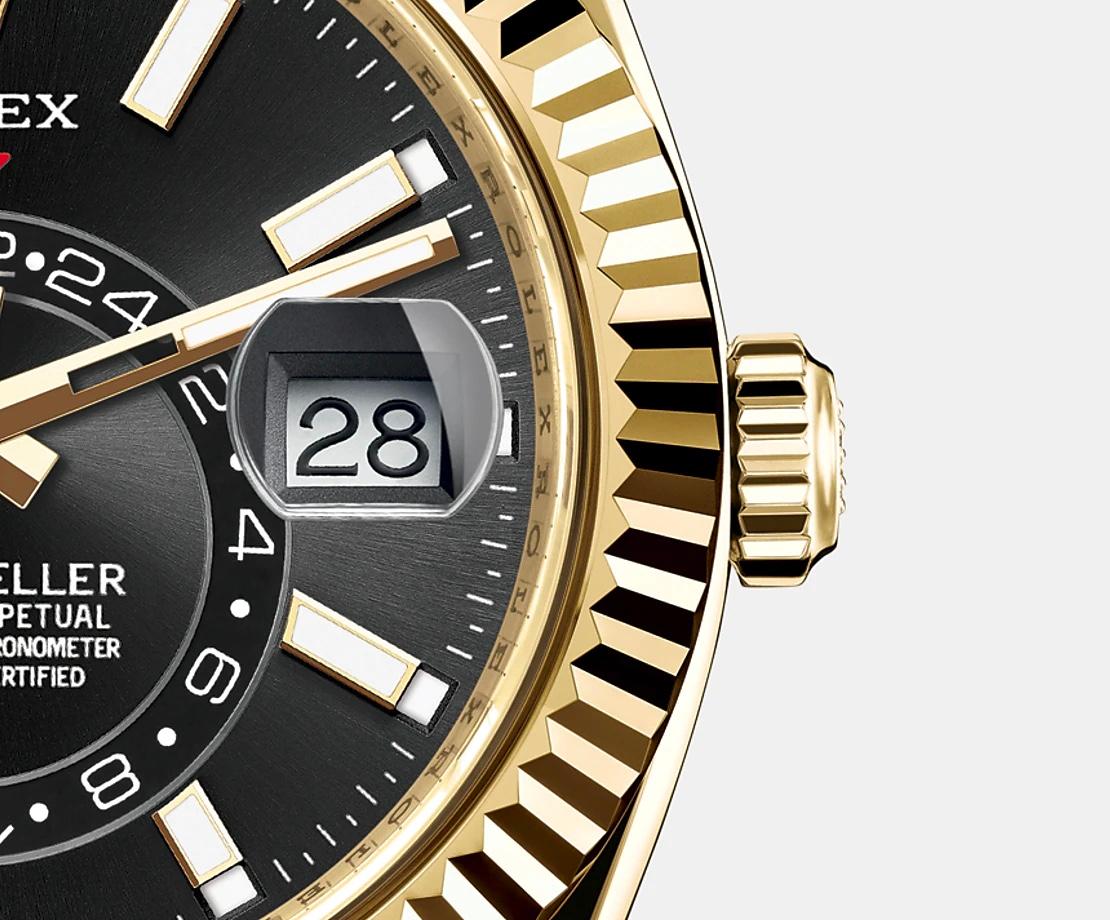 42 mm 18K yellow gold case, screw-down back, screw-down crown with twinlock double waterproofness system, fluted bezel, scratch-resistant sapphire crystal with cyclops lens over the date, bright black dial, index hour markers, Rolex calibre 9001