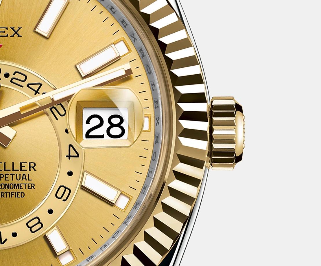 42 mm yellow Rolesor case comprised of a 904L steel monobloc middle case, screw-down back, screw-down crown, yellow gold fluted bezel with bidirectional rotatable Rolex Ring Command, scratch-resistant sapphire crystal with cyclops lens over the date