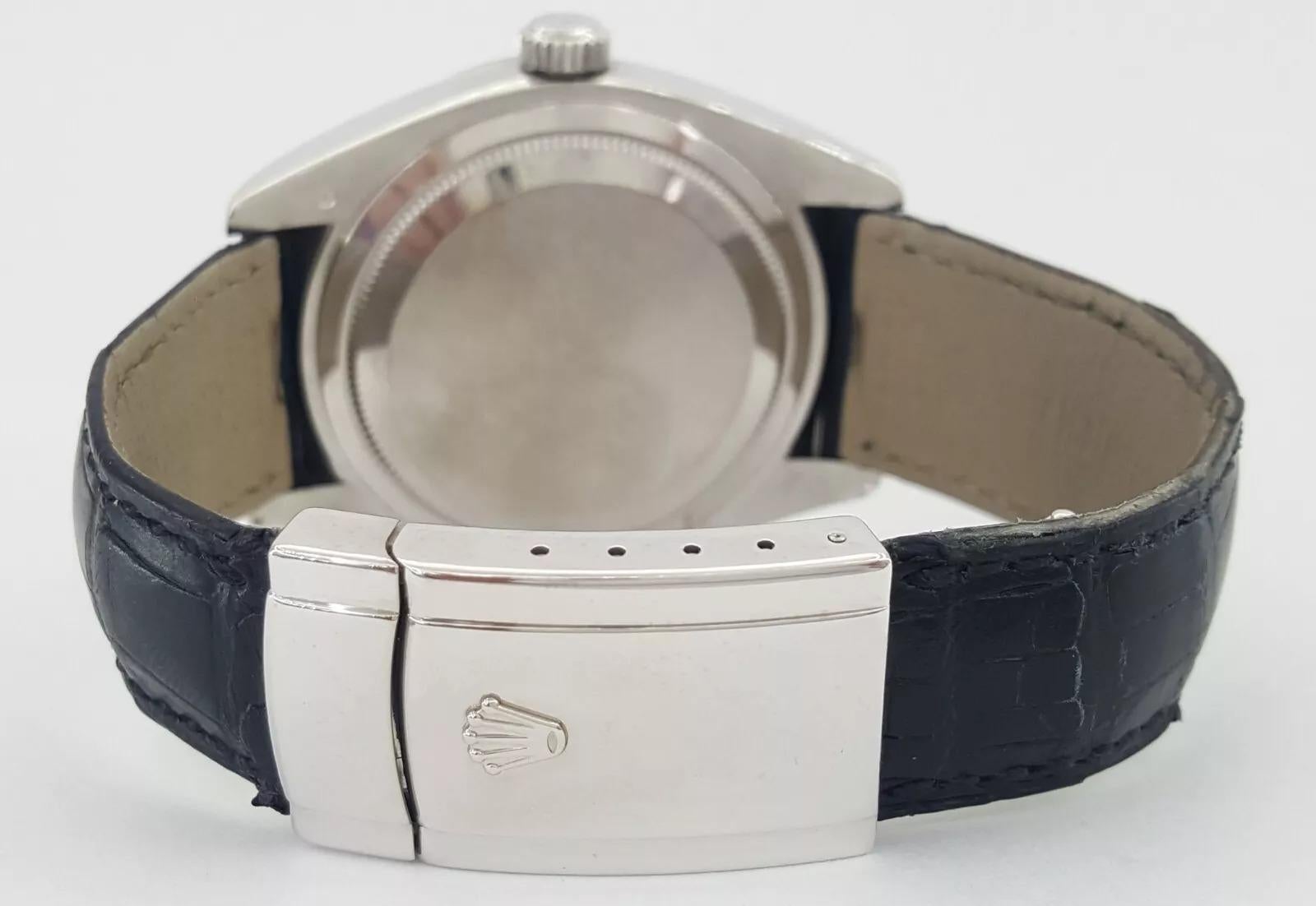 Rolex Sky-Dweller 326933 – 42mm White Dial Stainless Steel & 18K Yellow Gold In Excellent Condition For Sale In Chicago, IL