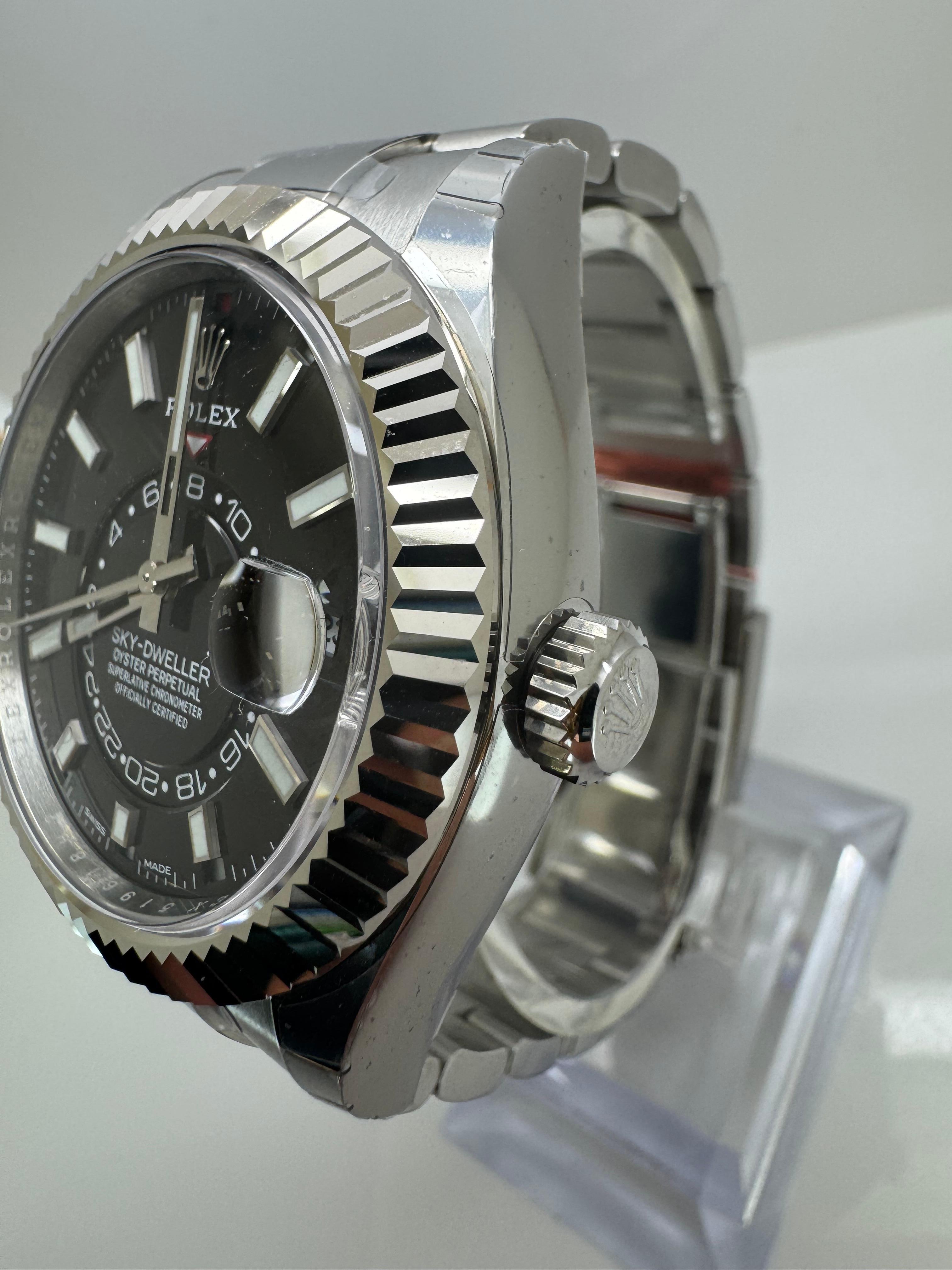 Rolex Sky-Dweller 326934 Black Dial – 2021 – Mint Condition – Full Set

Up for sale is a stunning Rolex Sky-Dweller model 326934, featuring a sleek black dial on the iconic Oyster bracelet. Crafted in stainless steel with an 18k white gold fluted