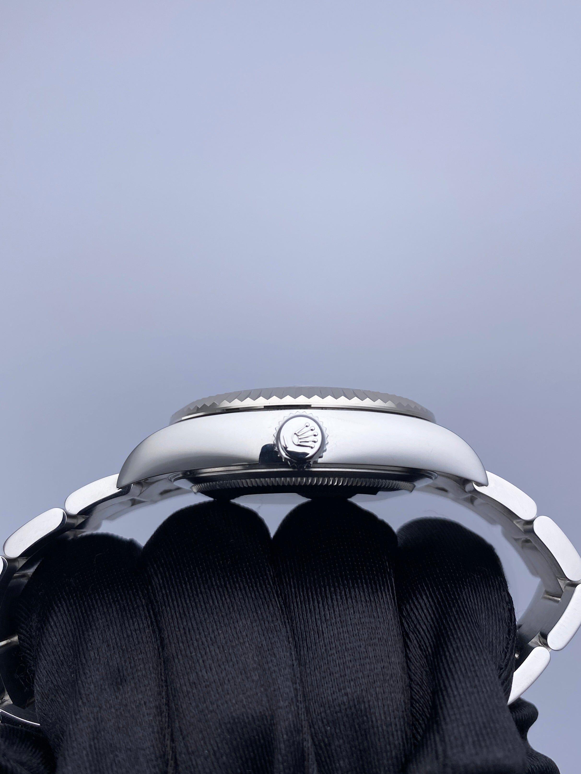 Rolex Sky-Dweller 326934 Quadrante Bianco Acciaio Oro Bianco Orologio Uomo Scatola Documenti in vendita 1