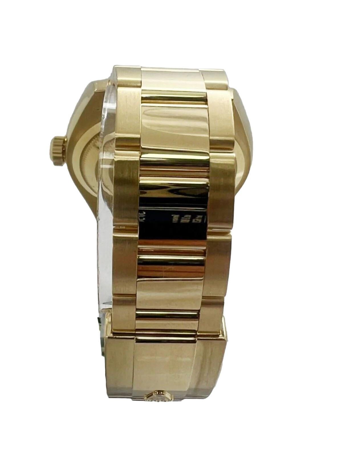 Montre Rolex Sky-Dweller 326938 42mm Cadran blanc, bracelet Oyster en or jaune 18K Pour hommes en vente