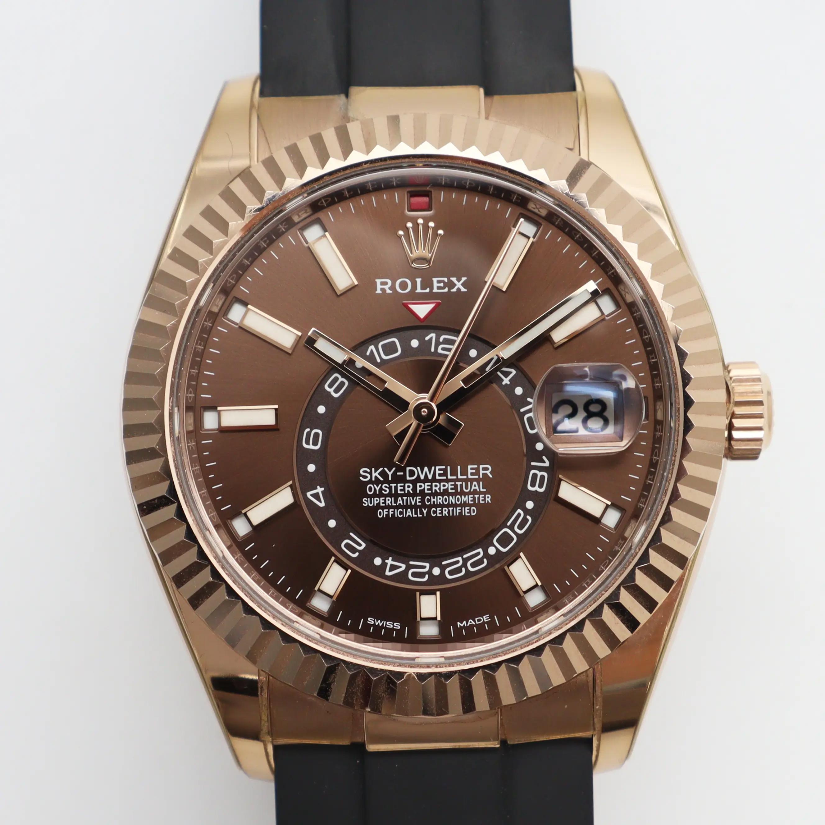 Rolex Montre Sky-Dweller 42 mm automatique pour hommes en or rose 18 carats avec cadran chocolat 326235 en vente 2