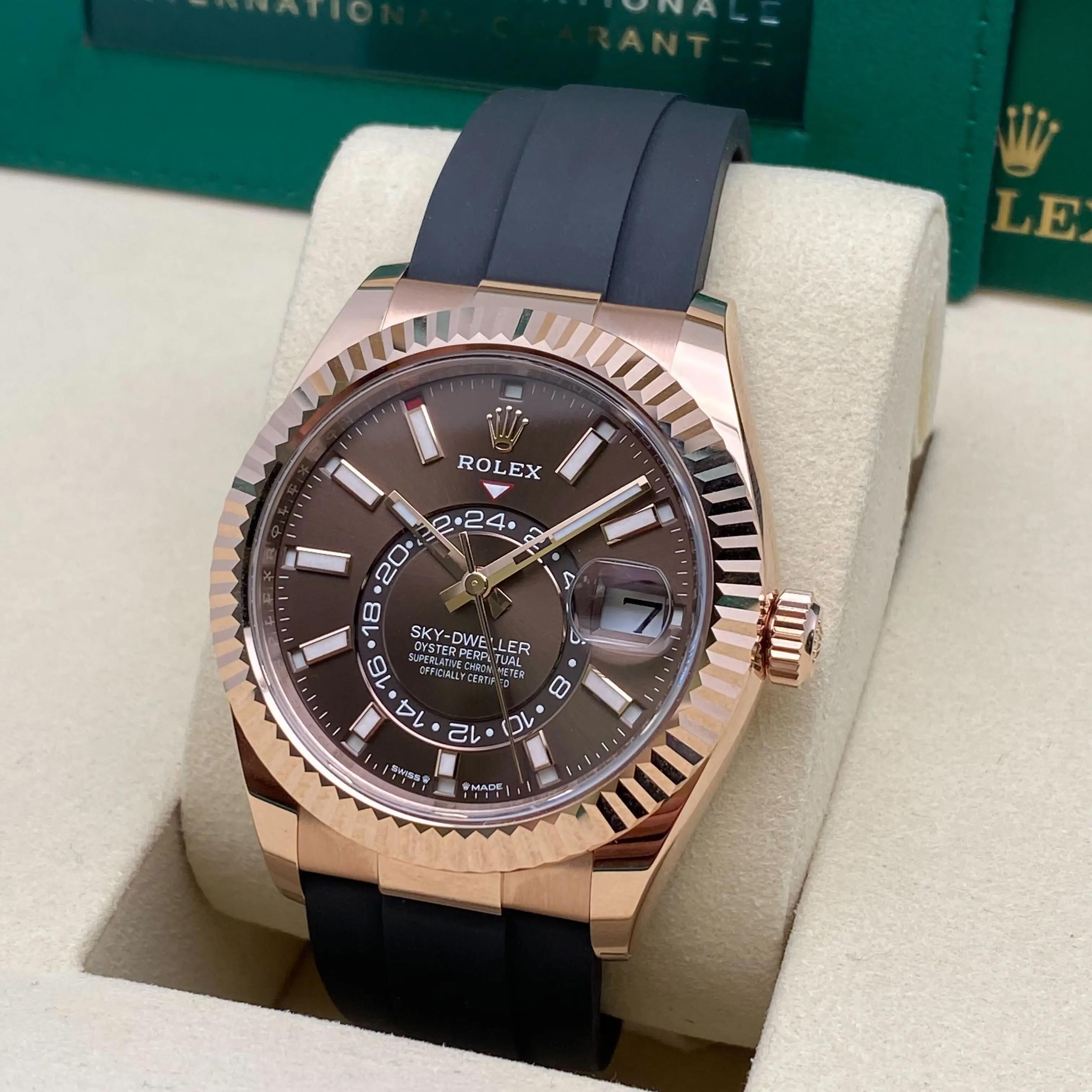 Reloj Rolex Sky-Dweller 42 mm 336235 de oro rosa de 18 quilates con esfera de chocolate para hombre B&P en Nuevo estado para la venta en New York, NY