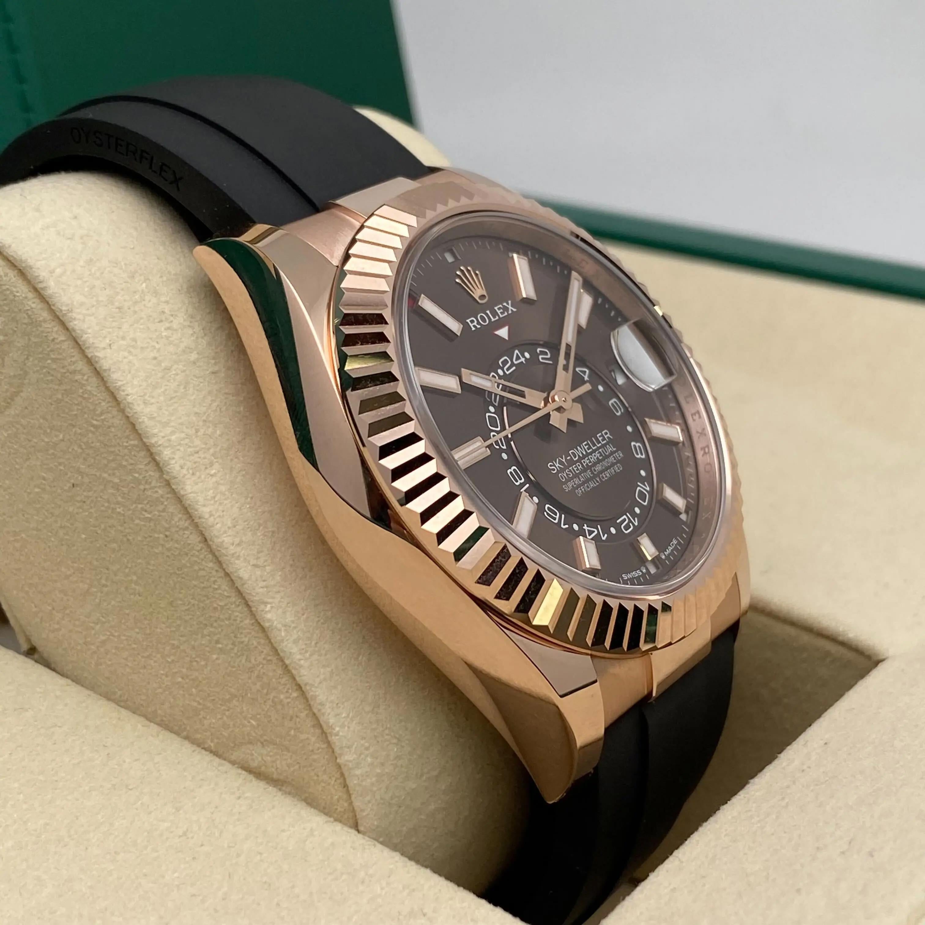 Reloj Rolex Sky-Dweller 42 mm 336235 de oro rosa de 18 quilates con esfera de chocolate para hombre B&P en venta 2