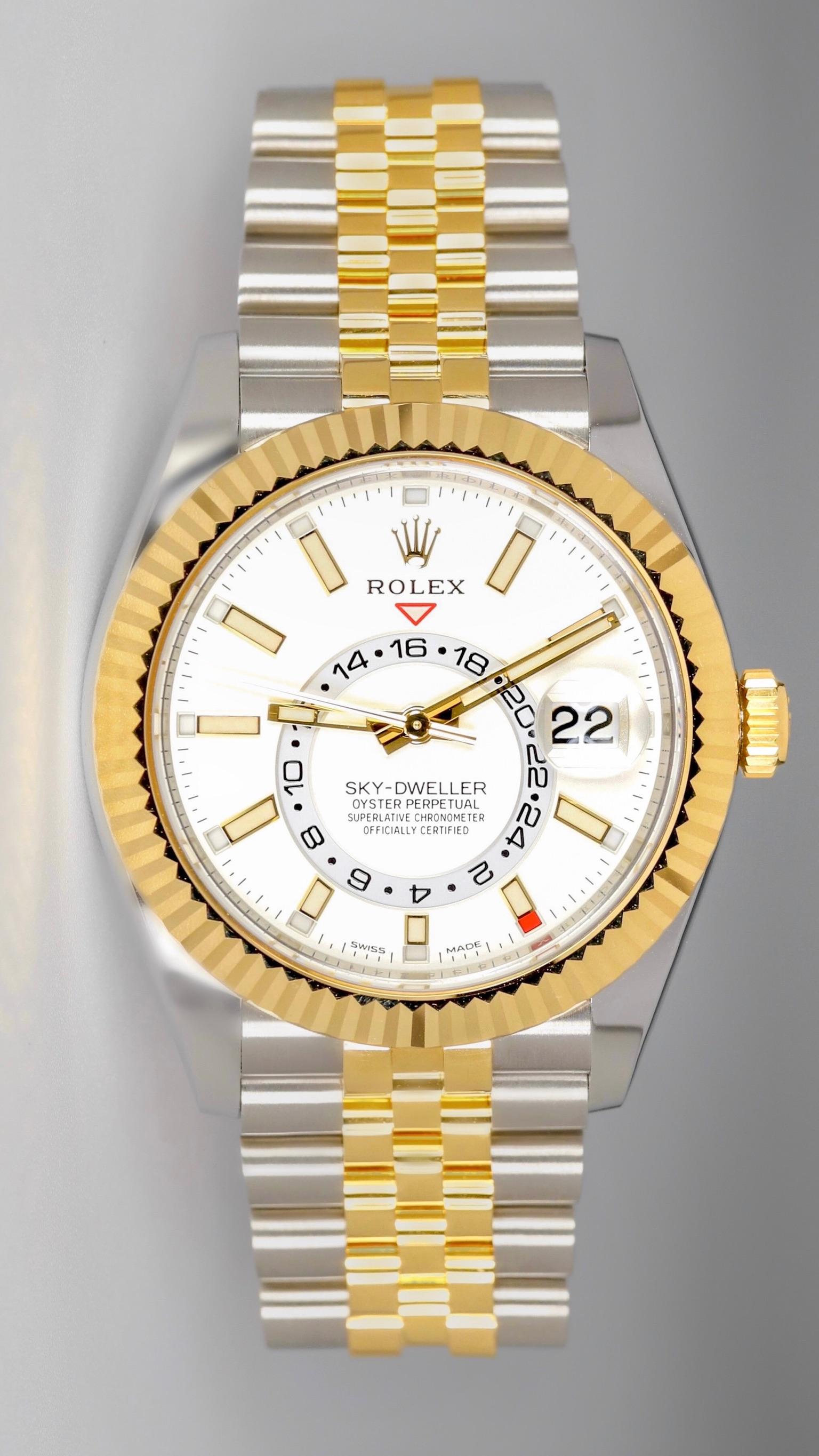 Rolex Sky-Dweller 42mm Acero inoxidable Oro amarillo Esfera blanca 326933 (2021) Contemporáneo en venta