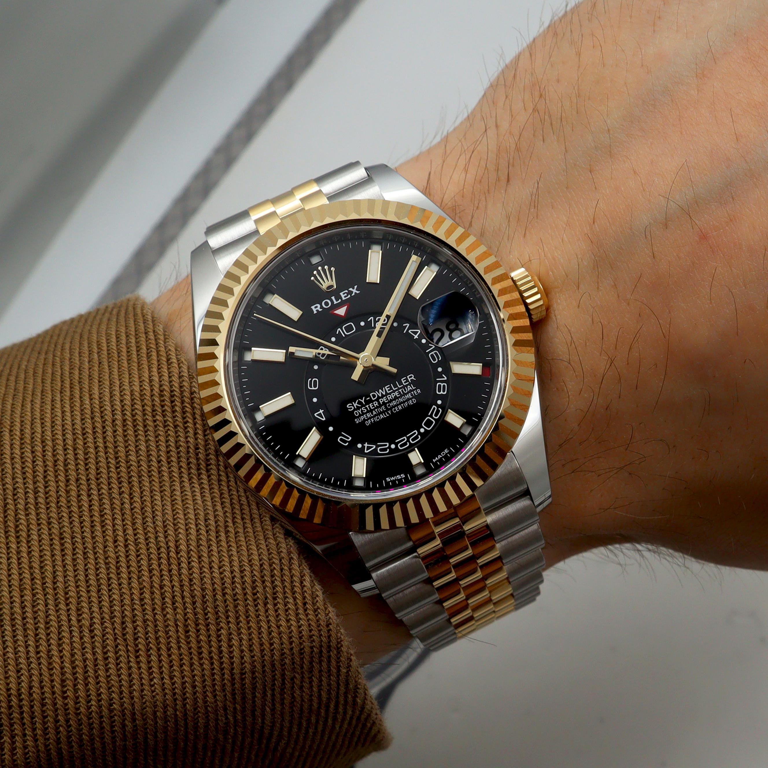 Rolex Sky-Dweller 42mm Steel 18K Yellow Gold Black Dial Automatic Watch 326933 en vente 4