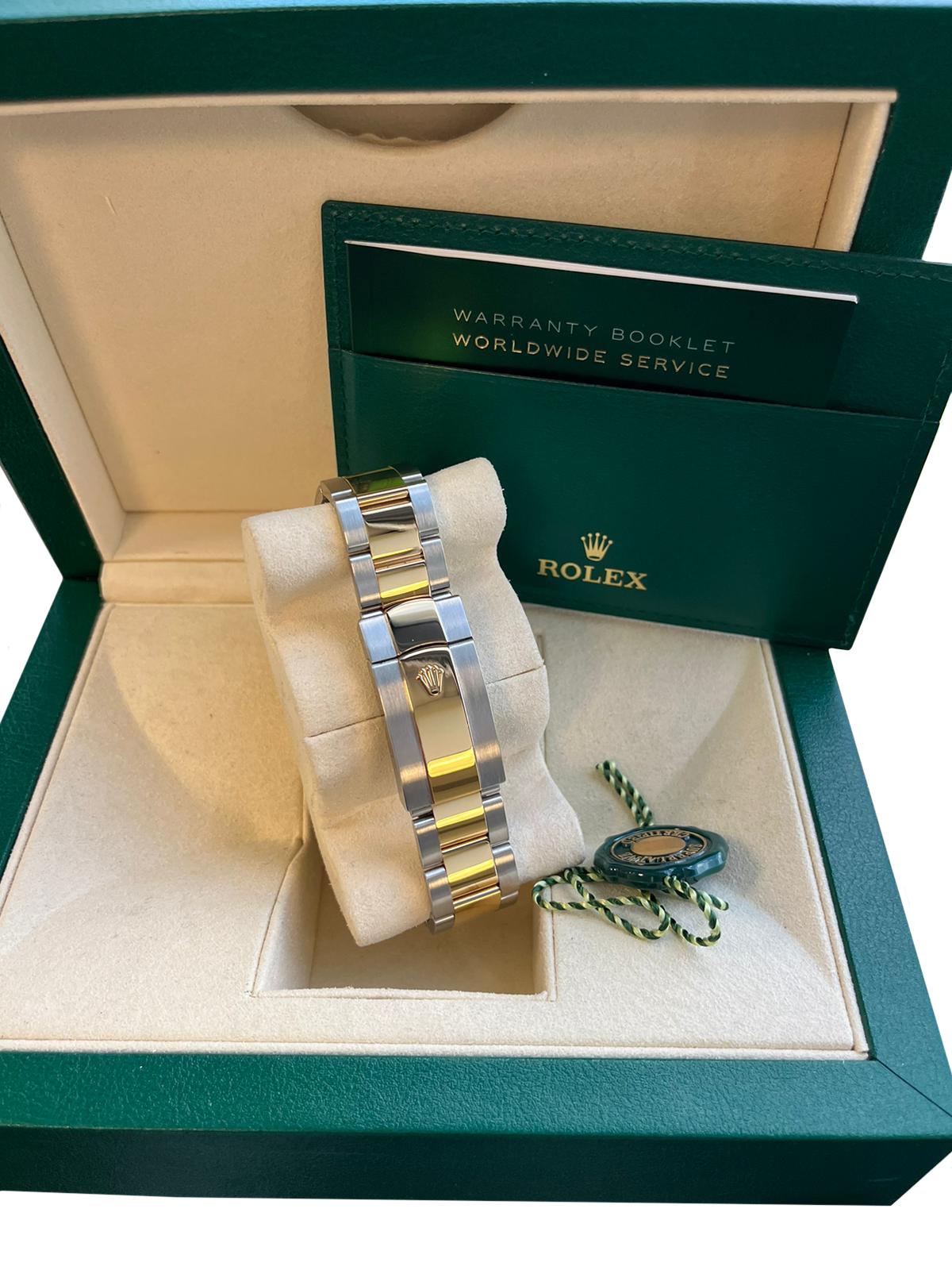 Rolex Montre Sky-Dweller avec bracelet automatique en acier, or jaune et cadran blanc 326933 en vente 10