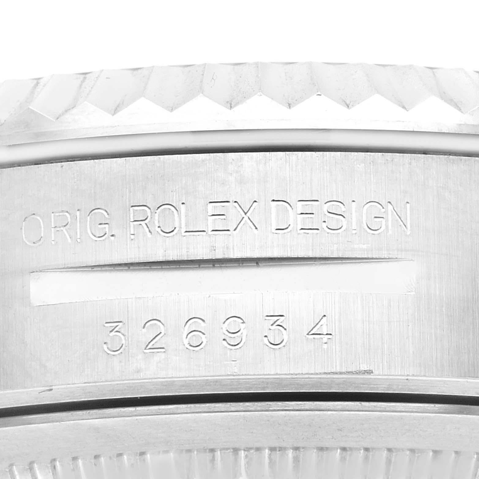 Rolex Sky-Dweller Blue Dial Steel White Gold Mens Watch 326934 Box Card. Mouvement automatique à remontage automatique, officiellement certifié chronomètre. Double fuseau horaire, calendrier annuel. Ressort parachromatique bleu paramagnétique.