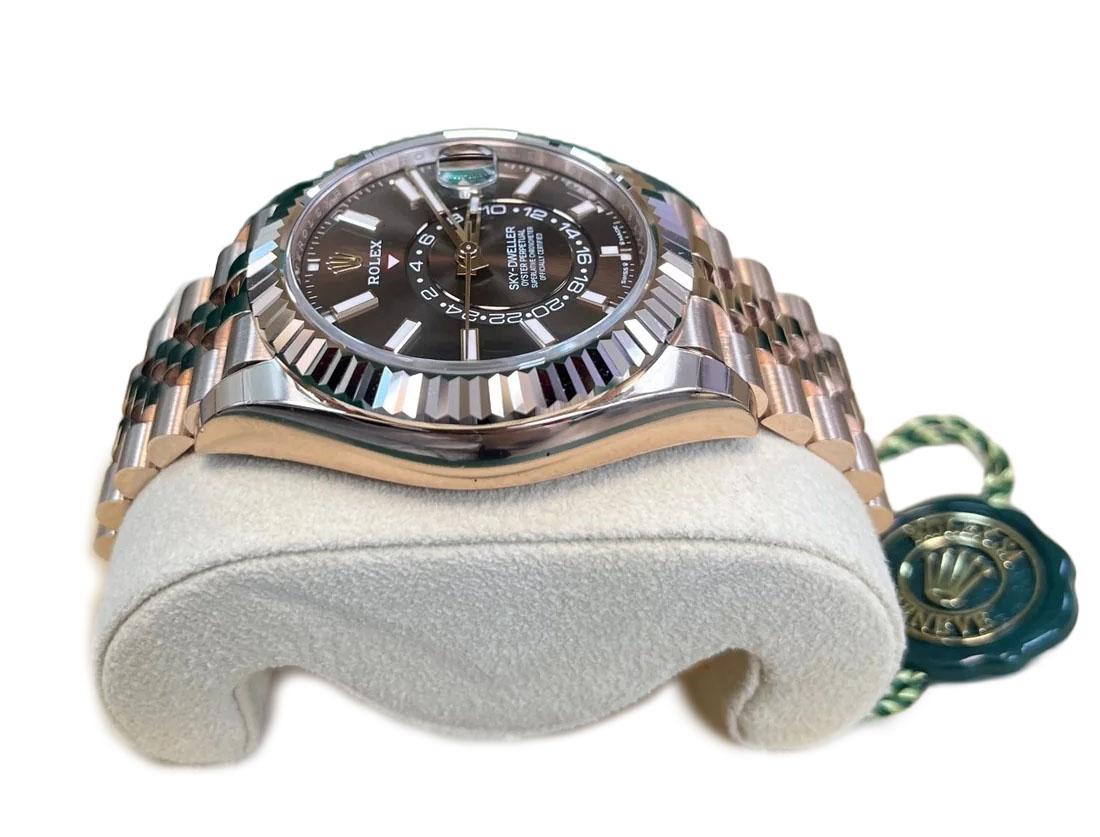 Rolex Sky-Dweller Quadrante Cioccolato Bracciale Giubileo 336935 in vendita 1