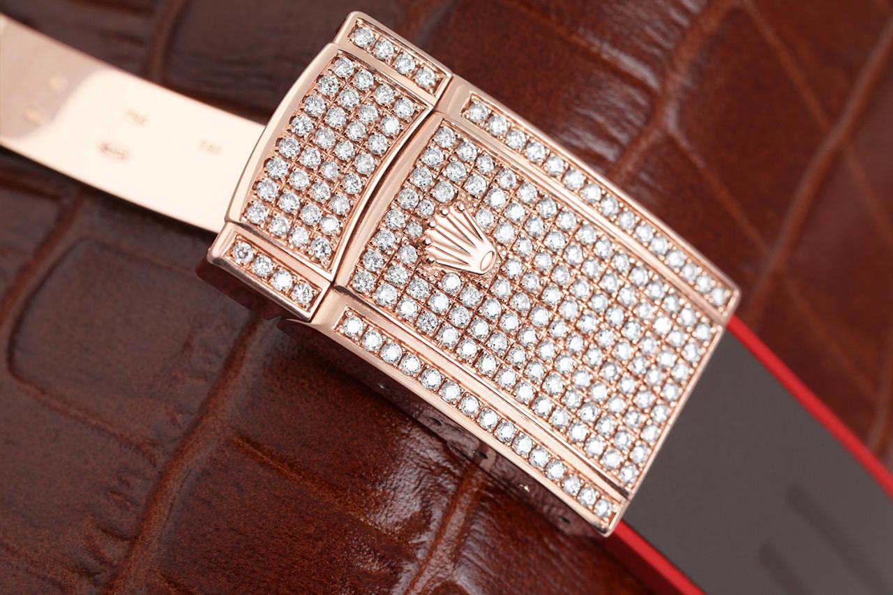 Rolex Montre Sky Dweller personnalisée en or rose avec cadran arabe chocolat et diamants 326135 Excellent état - En vente à New York, NY