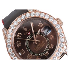 Rolex Montre Sky Dweller personnalisée en or rose avec cadran arabe chocolat et diamants 326135