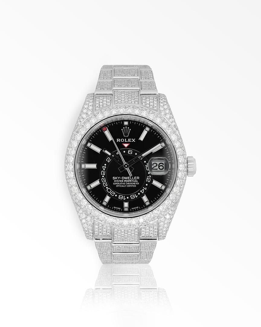 This perpetual, self-winding Rolex Sky-Dweller 326934 timepiece offers a handsome 42 mm stainless steel and white gold case. With its monobloc middle case, screw-down case back, winding crown, and rotating bezel it is a fusion of both high-end