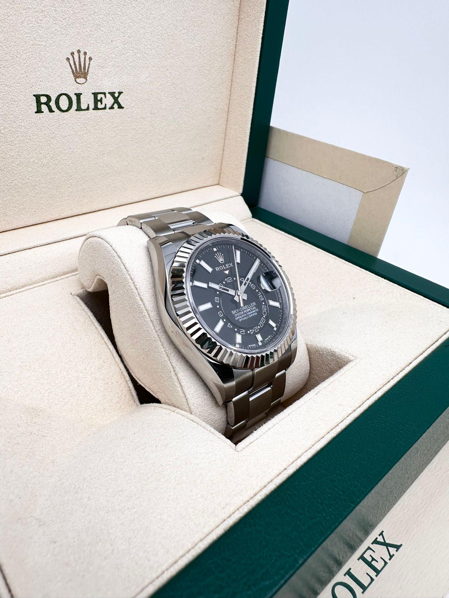 Rolex Sky-Dweller Gold Steel Black Dial Oyster Band Automatic Men's Watch 326934 Pour hommes en vente