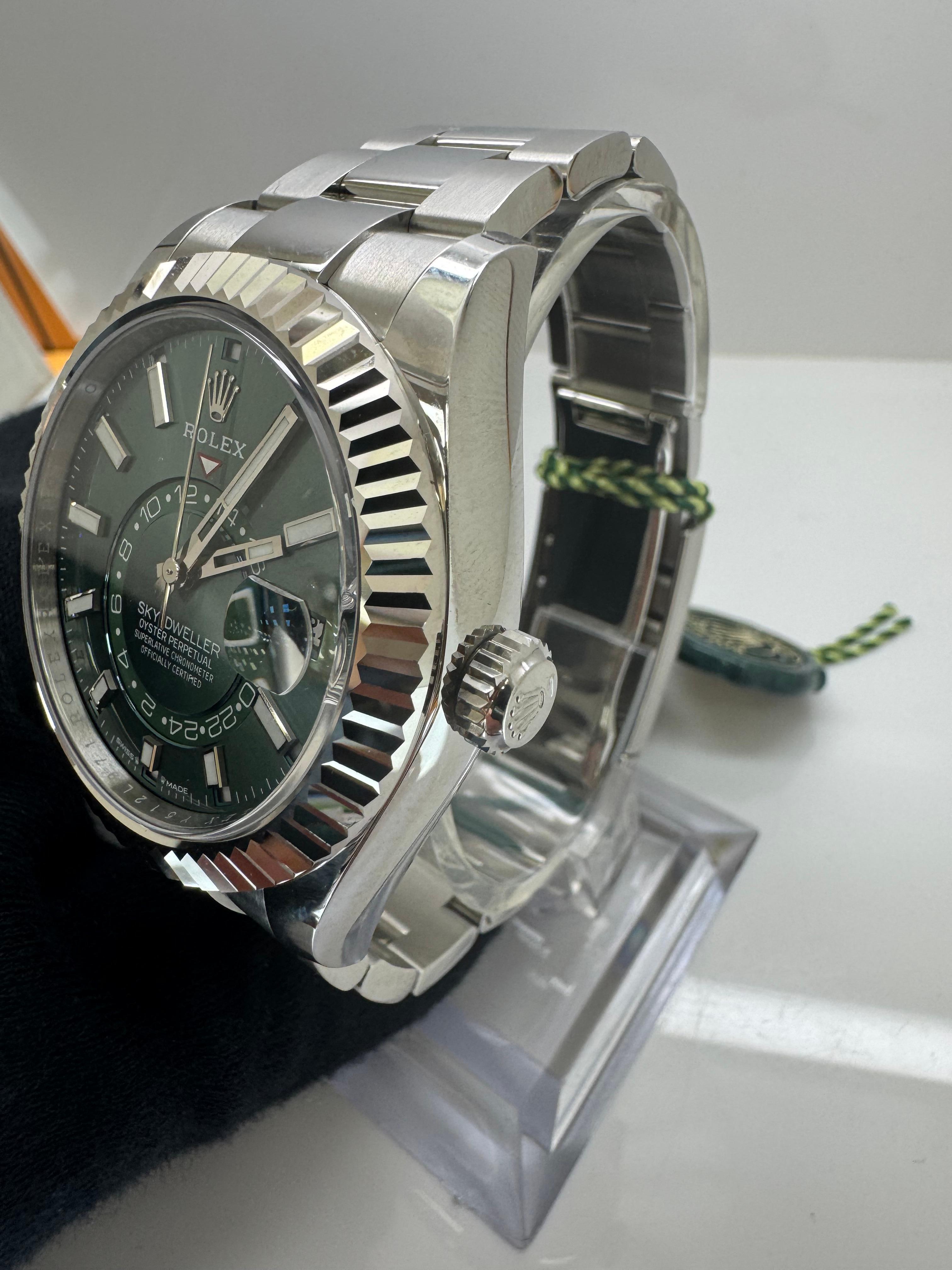 Rolex Sky-Dweller

Green Dial

Model:336934

41mm Case

Oyster Bracelet
New Watch
Box Papers