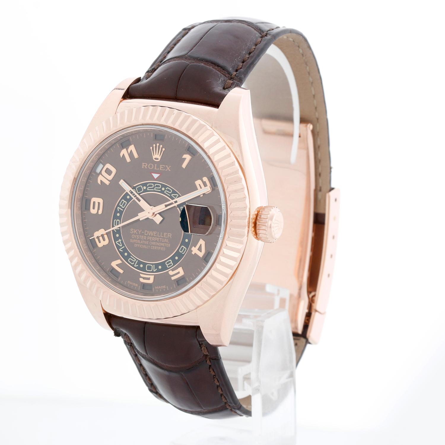 Rolex Sky-Dweller Homme Or Rose 18k Calendrier Annuel Montre GMT 326135 Excellent état à Dallas, TX