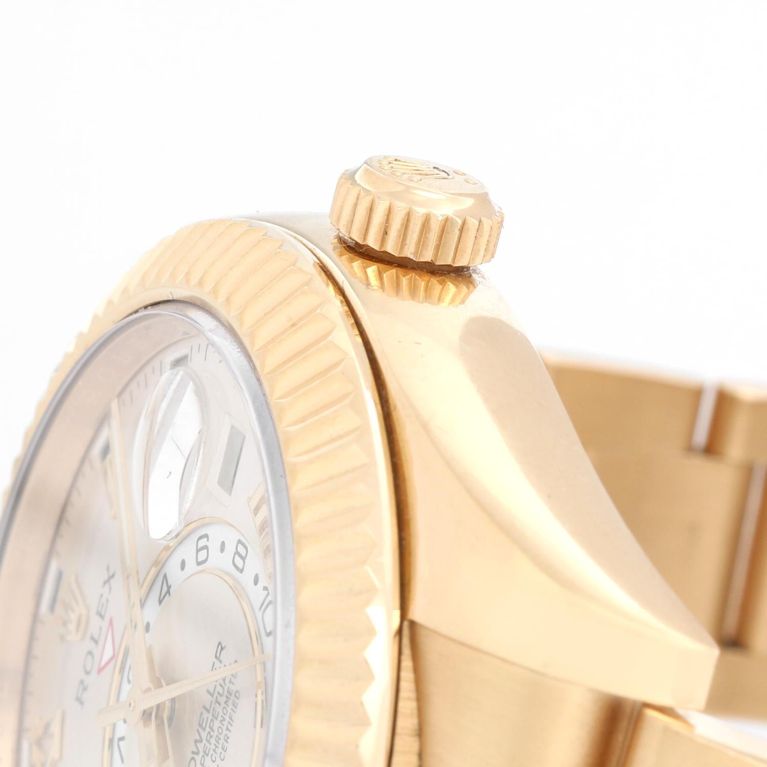 Rolex Sky-Dweller Herrenuhr 18k Gelbgold Jahreskalender GMT 326938 im Zustand „Hervorragend“ im Angebot in Dallas, TX