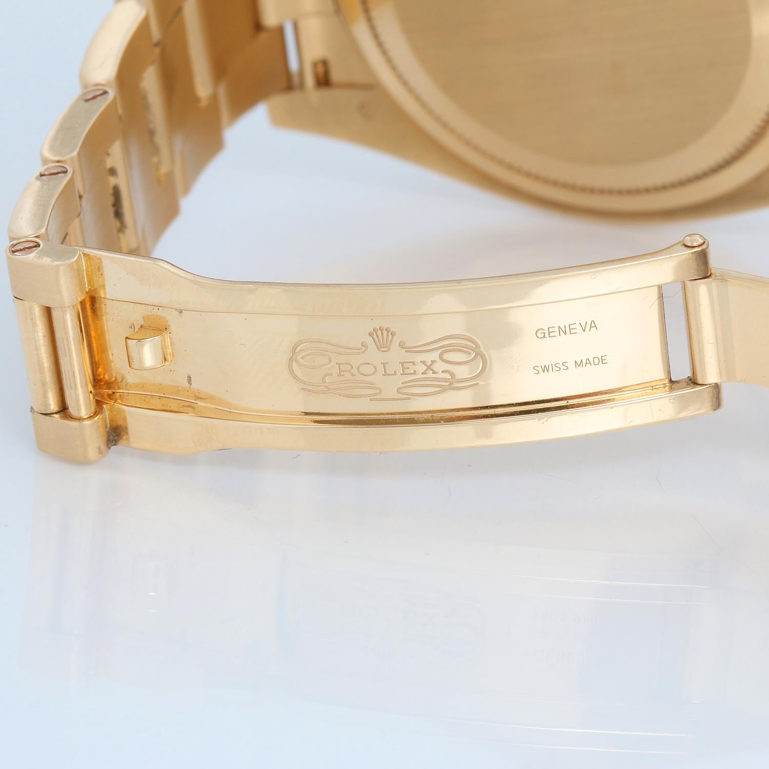 Rolex Montre Sky-Dweller en or jaune 18 carats avec calendrier annuel pour hommes 326938 en vente 3