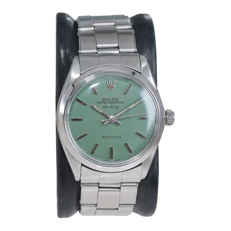 FACTORY / HOUSE: Rolex Watch Co.
STYLE / REFERENCE: Air king / Reference 5500
METAL / MATERIAL: Stainless Steel
CIRCA / YEAR: 60's / 70's
DIMENSIONS / SIZE: Length 40mm x Diameter 34mm
MOVEMENT / CALIBER: Perpetual Winding / 26 Jewels / Caliber