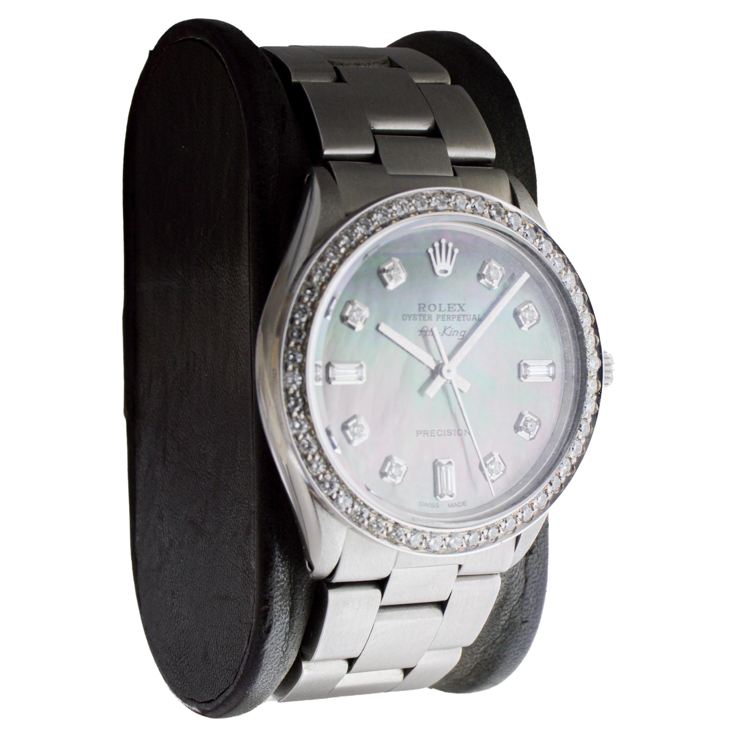 FABRIK / HAUS: Rolex Watch Company
STIL / REFERENZ: Air King / Referenz 1002
METALL / MATERIAL: Rostfreier Stahl
CIRCA / JAHR: 1980er Jahre
ABMESSUNGEN / GRÖSSE: Länge 39mm 