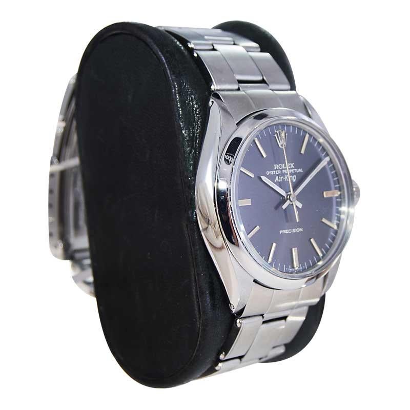 FABBRICA / CASA: Rolex Watch Company
STILE / RIFERIMENTO: Air King / Riferimento 5500
METALLO / MATERIALE: Acciaio inossidabile
CIRCA / ANNO: Fine anni '70
DIMENSIONI: Lunghezza 39mm X Diametro 34mm
MOVIMENTO / CALIBRO: carica perpetua / 26 rubini /