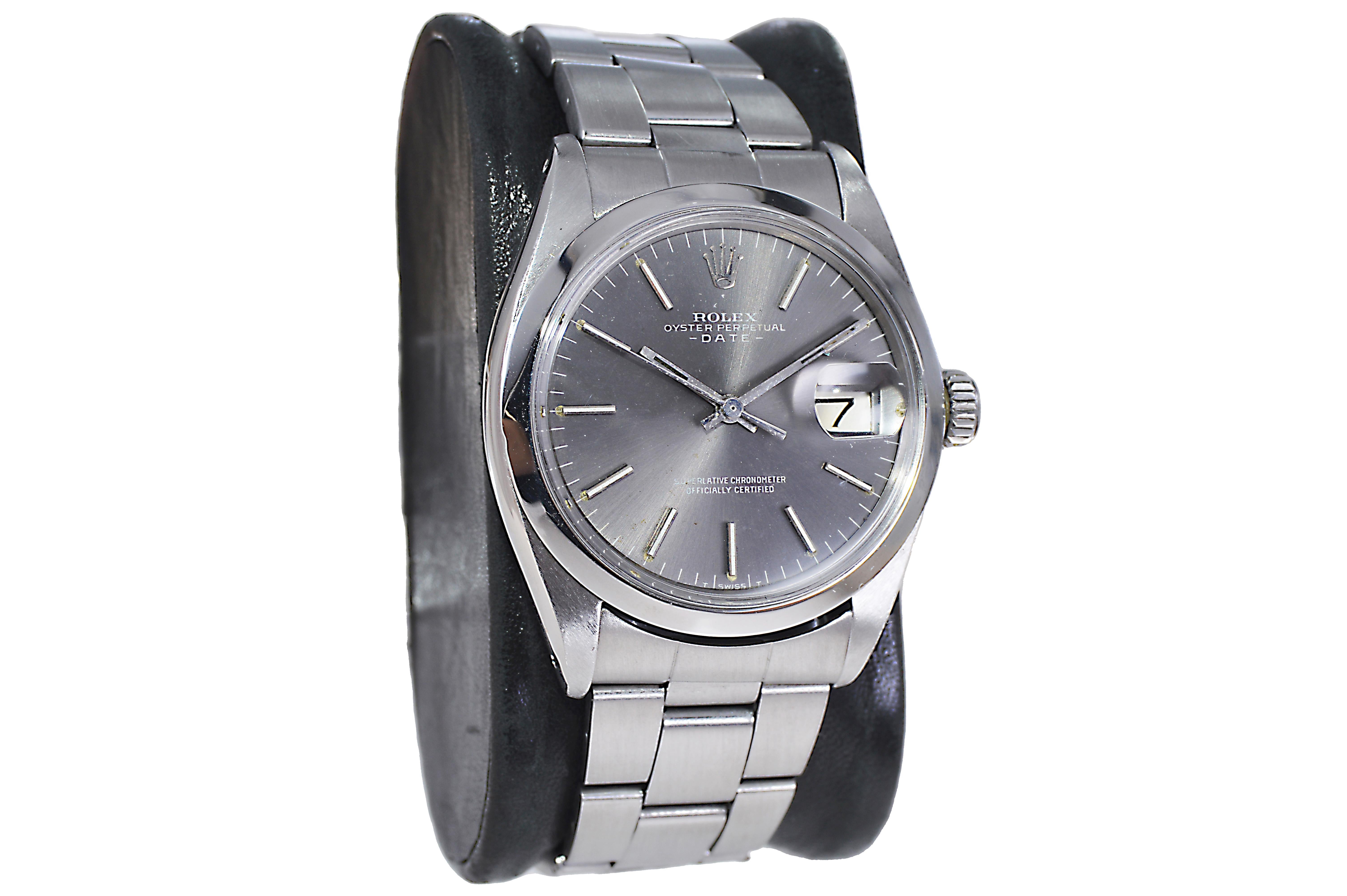 Moderne Rolex Oyster Perpetual Date en acier avec cadran bleu acier d'origine circa, 1970's en vente