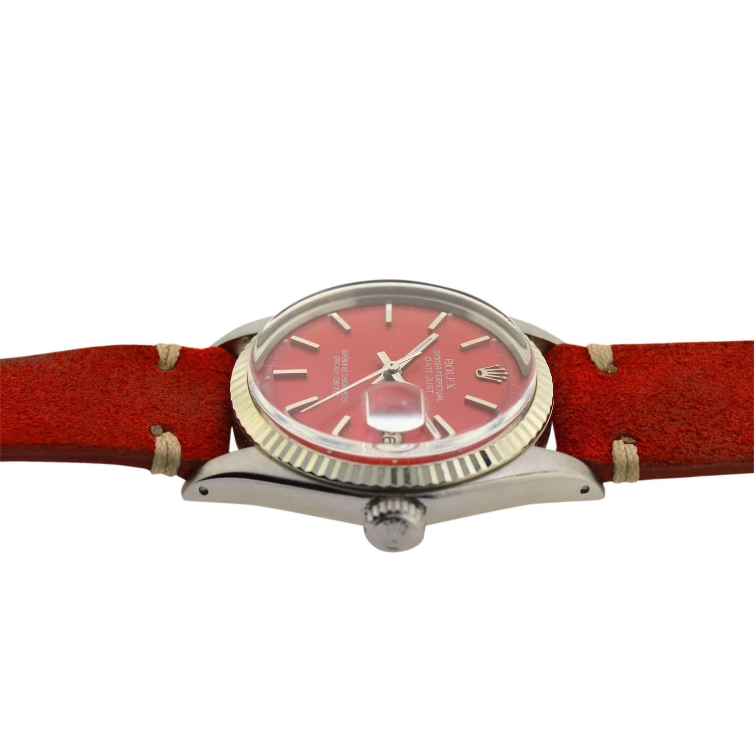 Rolex Edelstahl Datejust Custom rotes Zifferblatt Uhr circa, 1970's im Zustand „Hervorragend“ im Angebot in Long Beach, CA