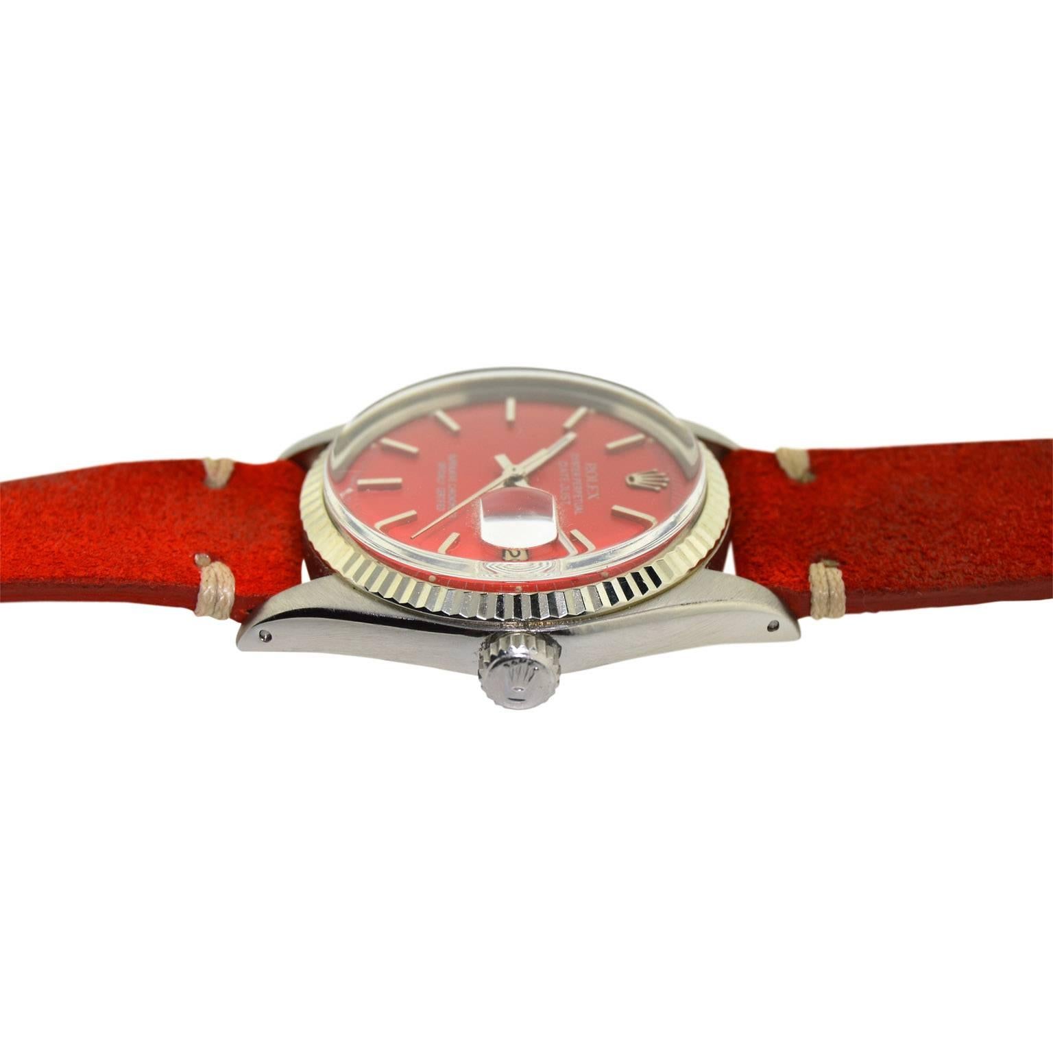 Rolex Edelstahl Datejust Custom rotes Zifferblatt Uhr circa, 1970's für Damen oder Herren im Angebot