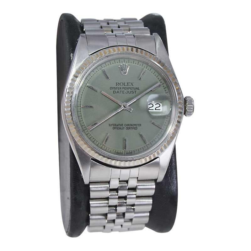 Rolex Montre Datejust en acier inoxydable avec cadran vert sauge fait sur-mesure, années 1960 ou 1970 Excellent état - En vente à Long Beach, CA