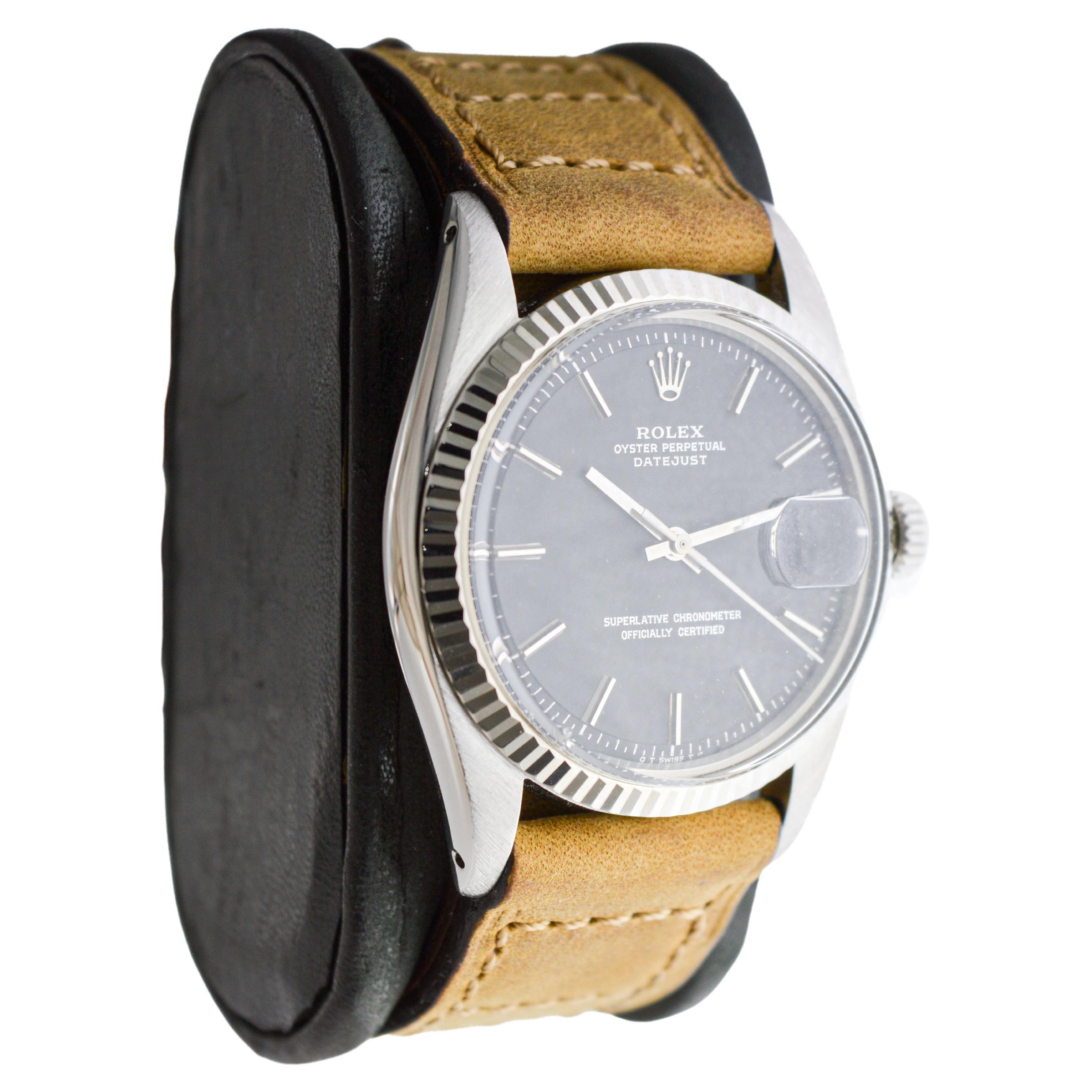 FABRIK / HAUS: Rolex Watch Company
STIL / REFERENZ: Datejust / Referenz 1601
METALL / MATERIAL: Rostfreier Stahl
CIRCA / JAHR: 1970er Jahre
ABMESSUNGEN / GRÖSSE: Länge 44mm X Durchmesser 36mm
UHRWERK / KALIBER: Ewiger Aufzug / 26 Jewels / Kaliber