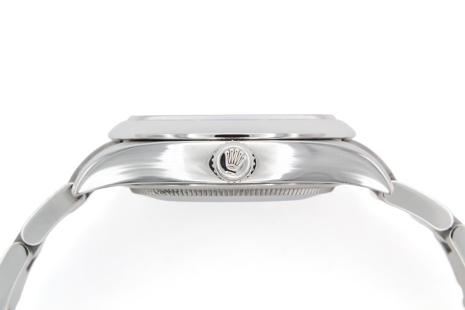 Rolex Oyster Perpetual 34mm in acciaio inossidabile con quadrante a bastoni Silver 124200 in vendita 2