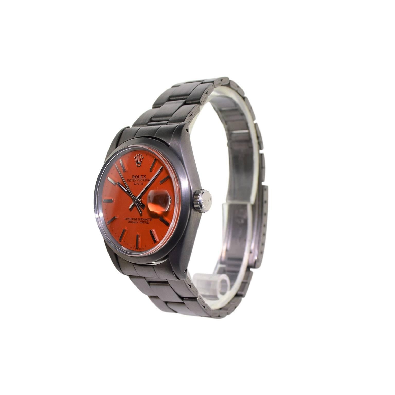 Moderne Montre automatique Rolex en acier inoxydable Oyster Perpetual Date cadran rouge orange en vente